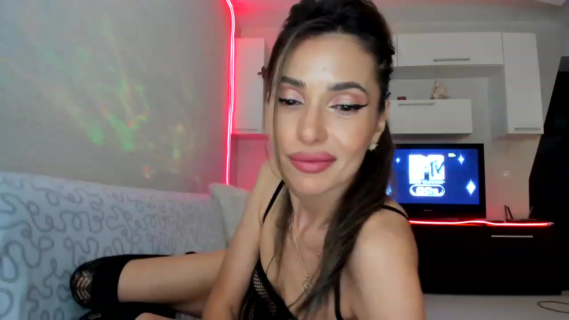 Gallery image thumbnail from SmileyTinaa's myfreecams stream on, 06/15/2023, 03:09 image 9 of 20