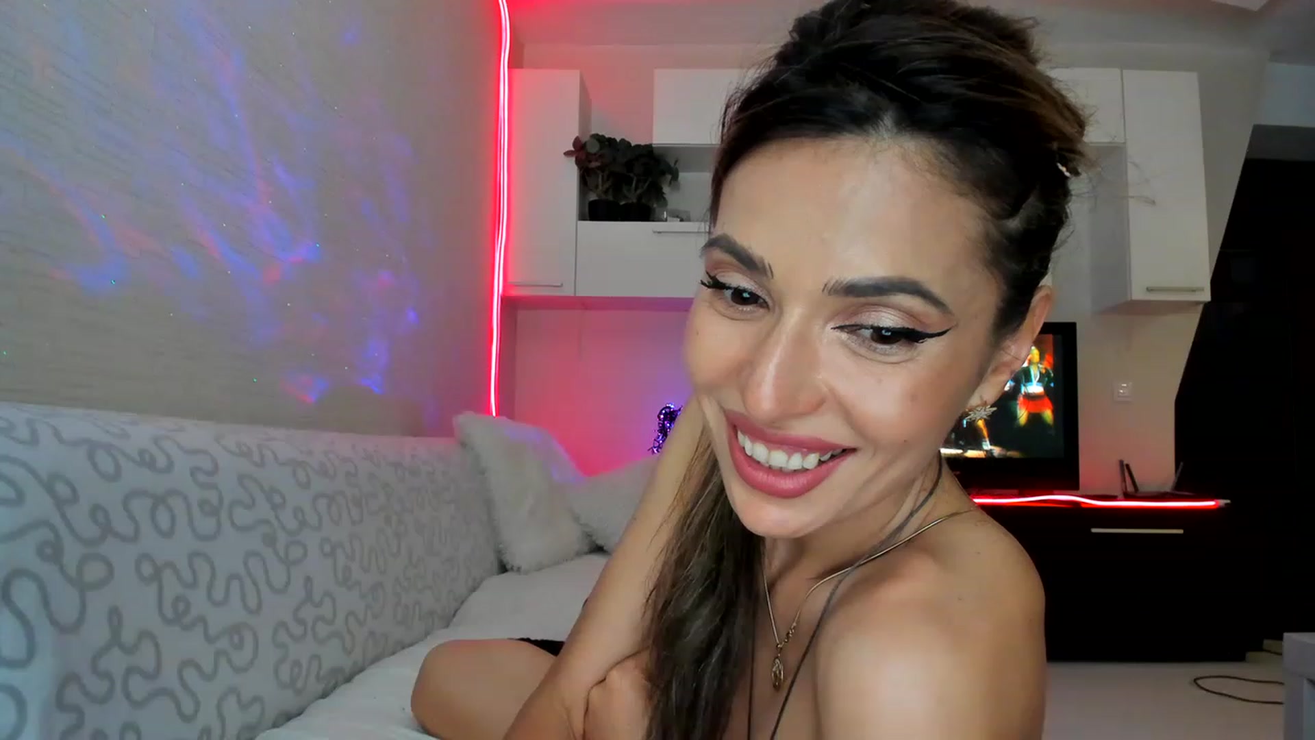 Gallery image thumbnail from SmileyTinaa's myfreecams stream on, 06/15/2023, 03:09 image 19 of 20