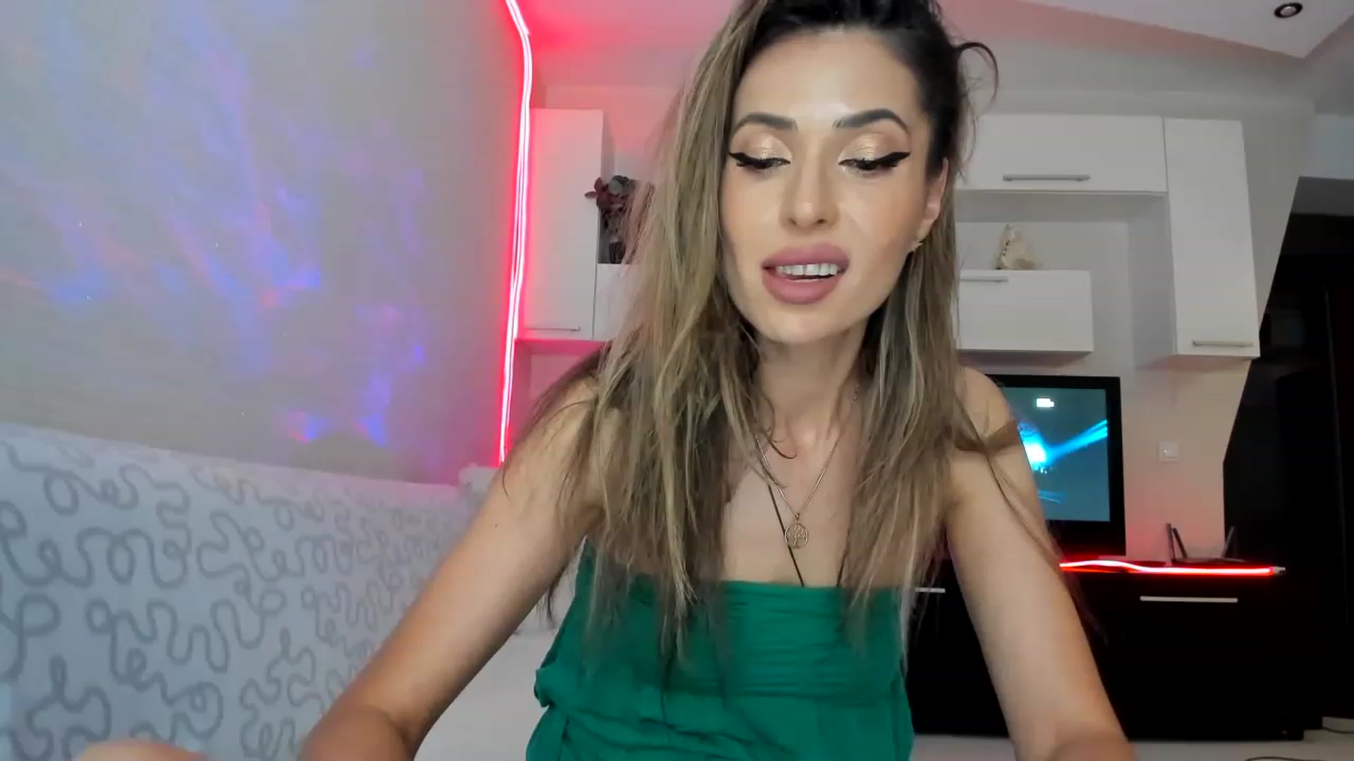 Gallery image thumbnail from SmileyTinaa's myfreecams stream on, 06/15/2023, 22:40 image 19 of 20