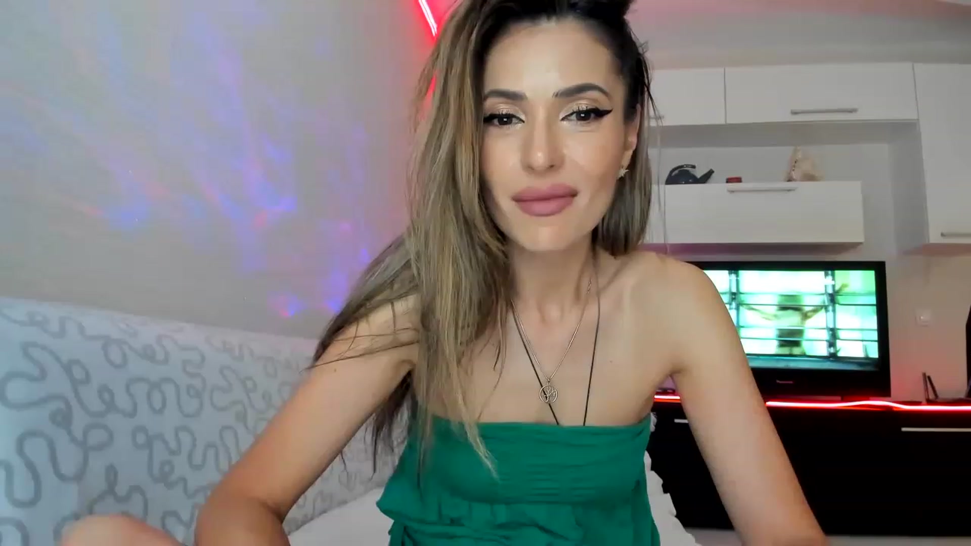 Gallery image thumbnail from SmileyTinaa's myfreecams stream on, 06/15/2023, 23:05 image 3 of 20