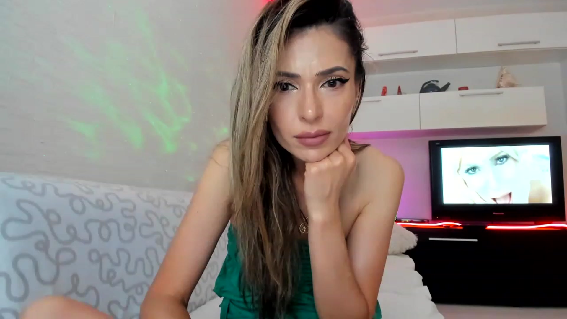 Gallery image thumbnail from SmileyTinaa's myfreecams stream on, 06/15/2023, 23:05 image 16 of 20