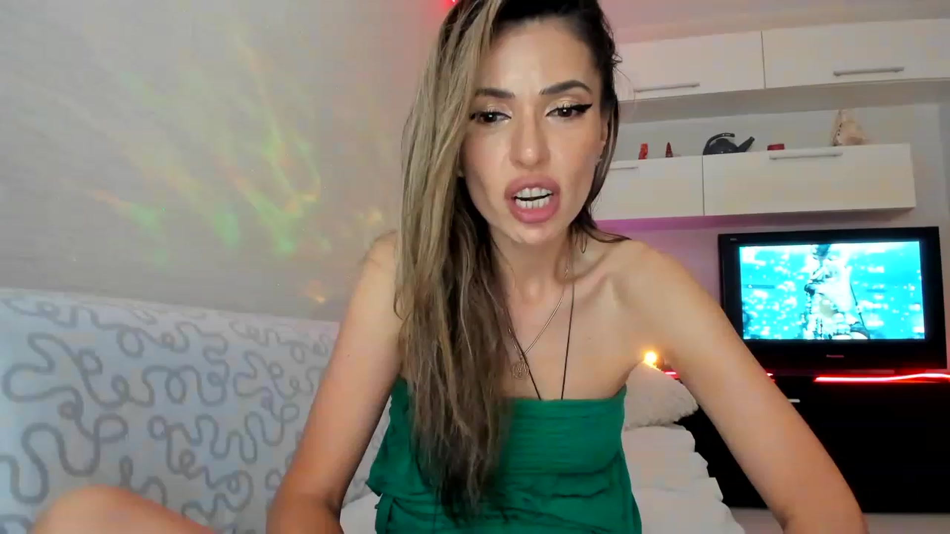 Gallery image thumbnail from SmileyTinaa's myfreecams stream on, 06/15/2023, 23:05 image 15 of 20