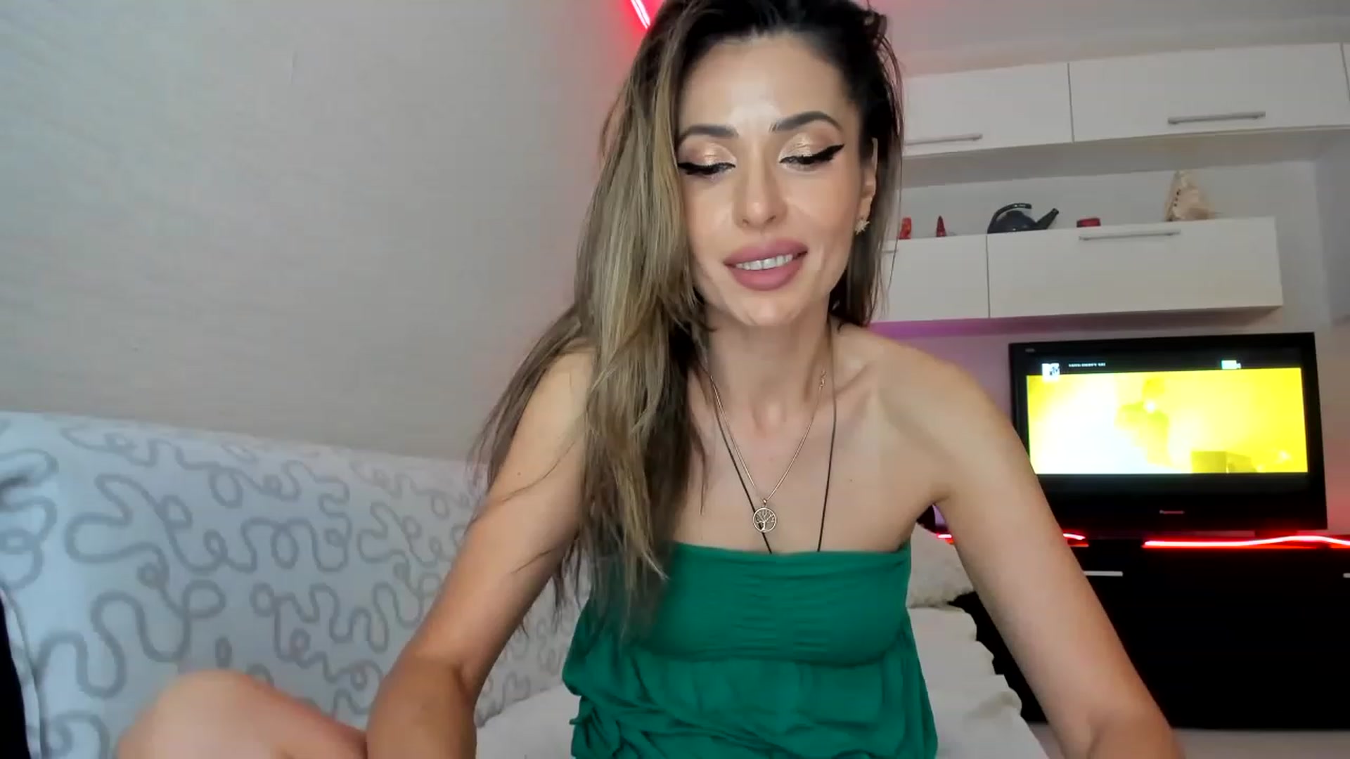 Gallery image thumbnail from SmileyTinaa's myfreecams stream on, 06/16/2023, 24:12 image 20 of 20