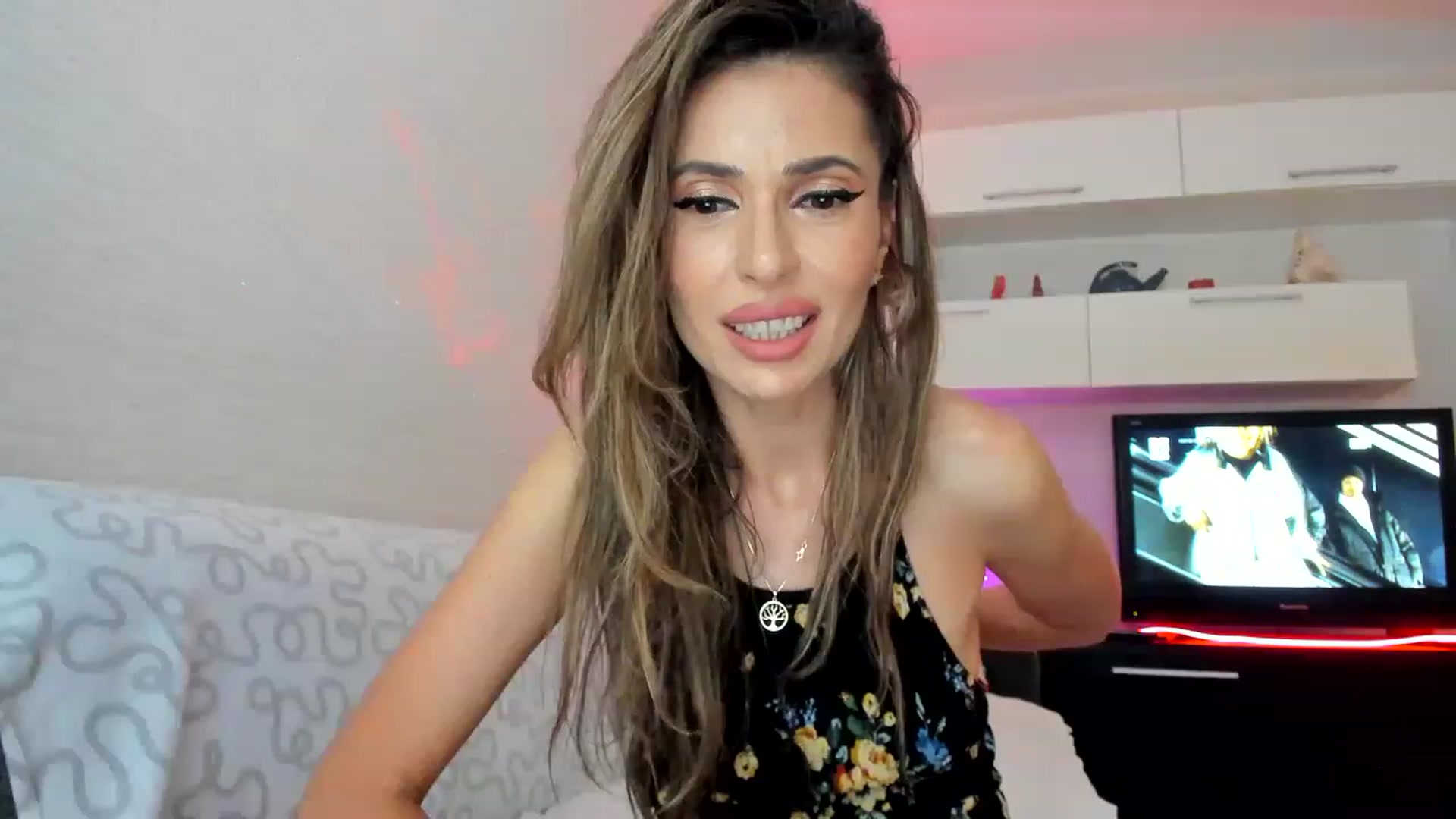 Gallery image thumbnail from SmileyTinaa's myfreecams stream on, 06/19/2023, 23:17 image 4 of 20