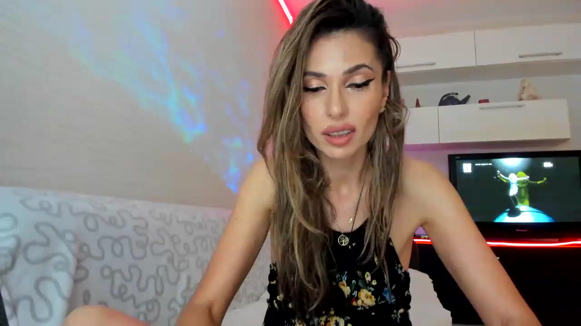 Gallery image thumbnail from SmileyTinaa's myfreecams stream on, 06/19/2023, 23:17 image 3 of 20