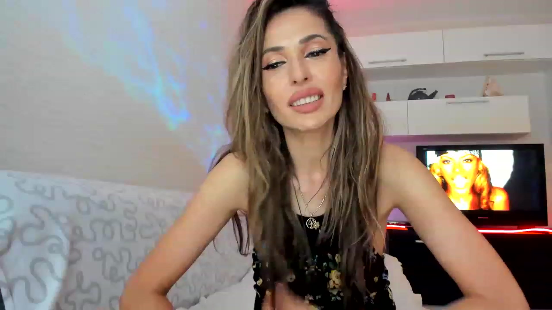 Gallery image thumbnail from SmileyTinaa's myfreecams stream on, 06/19/2023, 23:17 image 15 of 20
