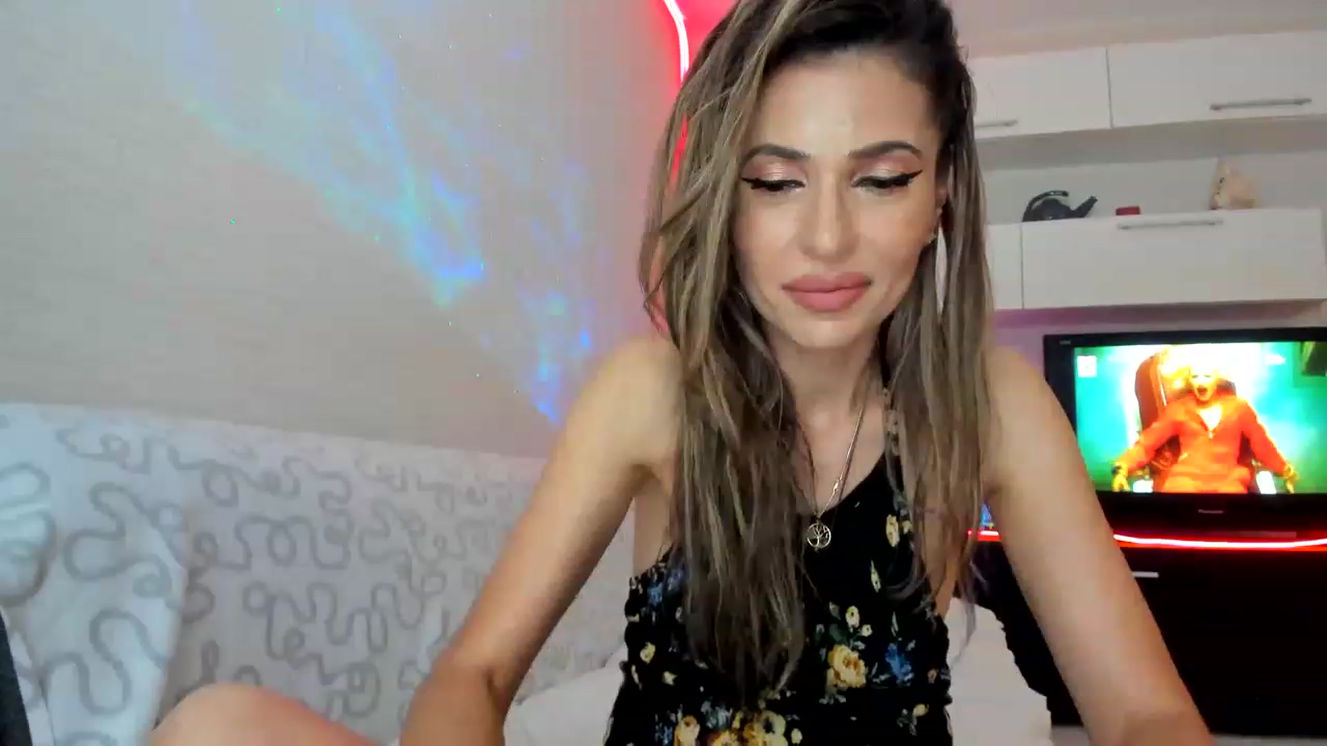 Gallery image thumbnail from SmileyTinaa's myfreecams stream on, 06/19/2023, 23:17 image 9 of 20
