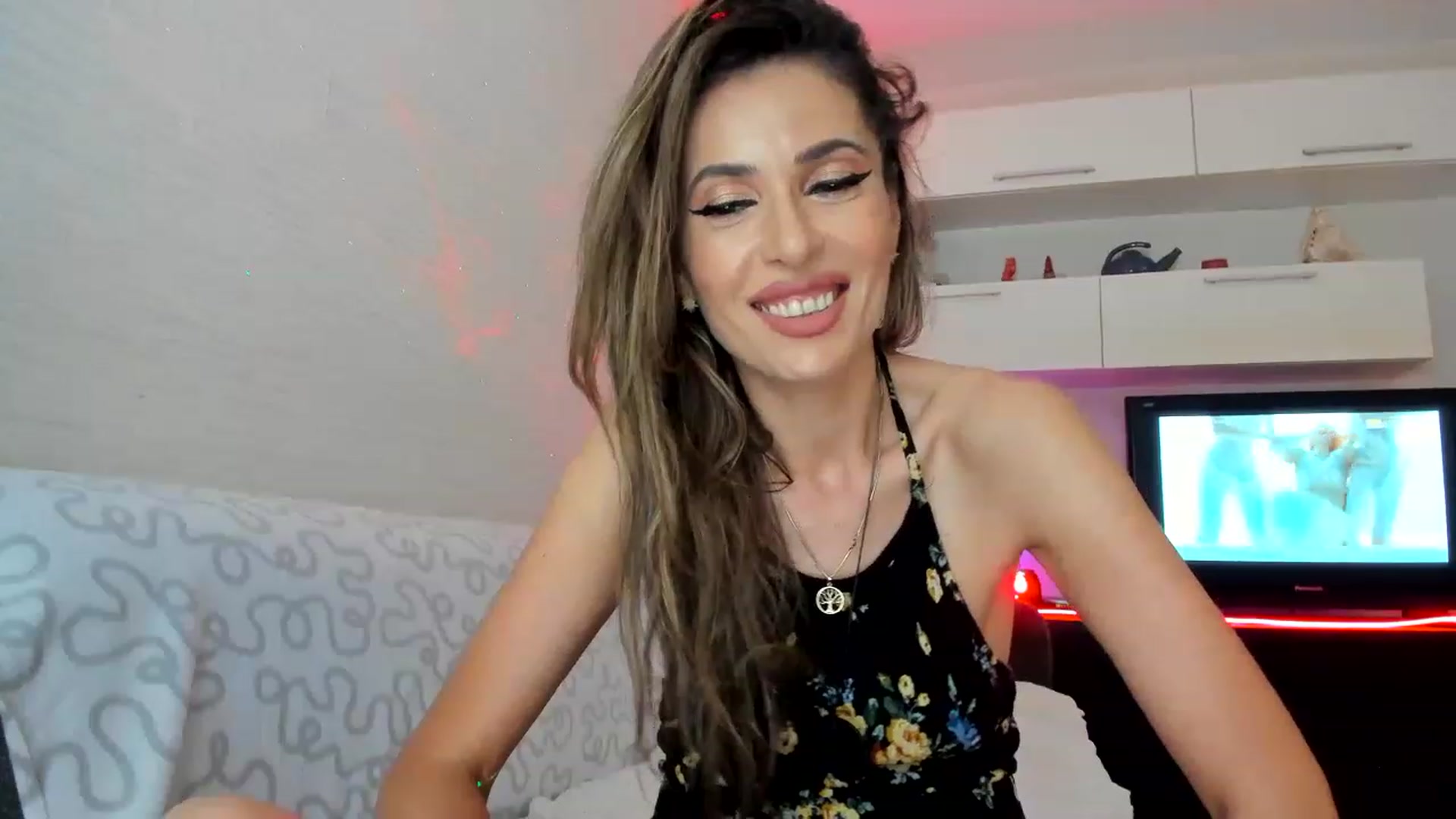 Gallery image thumbnail from SmileyTinaa's myfreecams stream on, 06/19/2023, 23:17 image 2 of 20