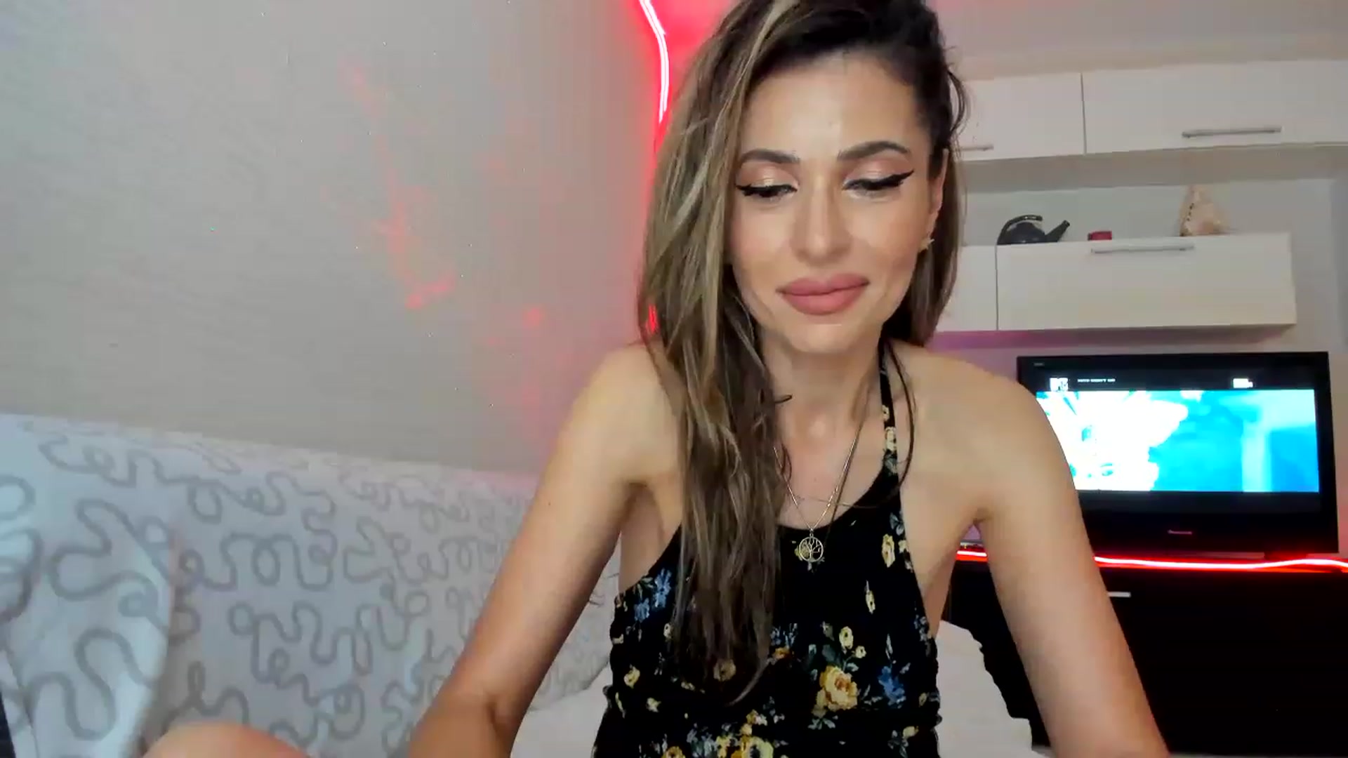 Gallery image thumbnail from SmileyTinaa's myfreecams stream on, 06/19/2023, 23:17 image 16 of 20