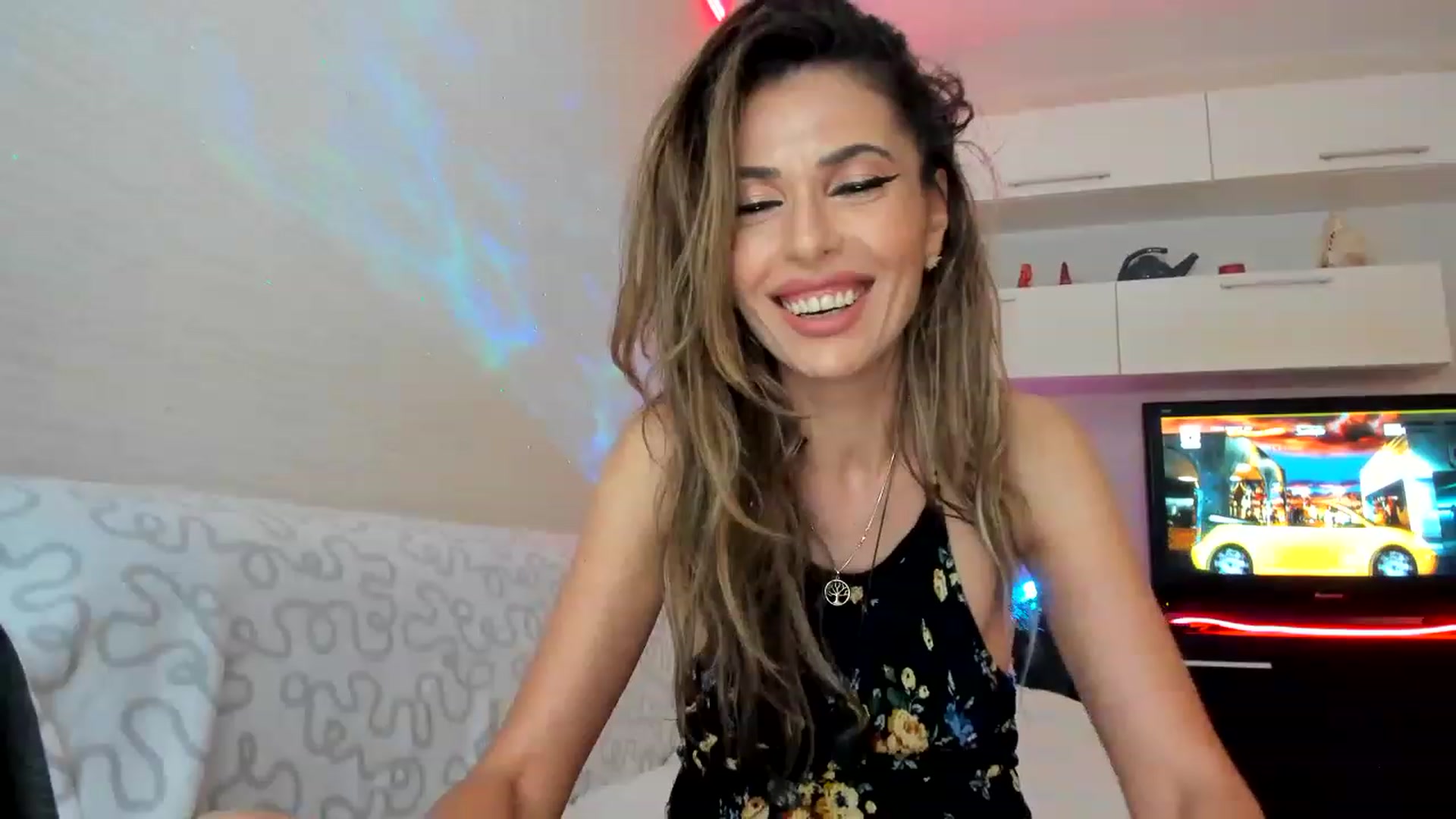 Gallery image thumbnail from SmileyTinaa's myfreecams stream on, 06/19/2023, 23:17 image 1 of 20