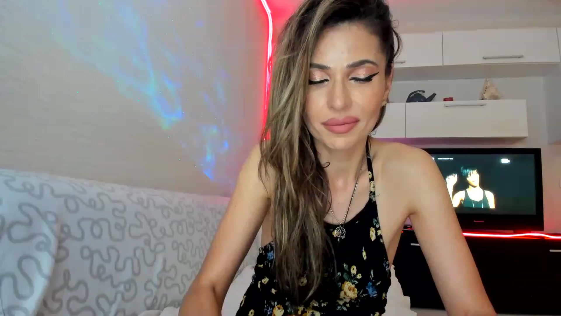 Gallery image thumbnail from SmileyTinaa's myfreecams stream on, 06/19/2023, 23:17 image 17 of 20