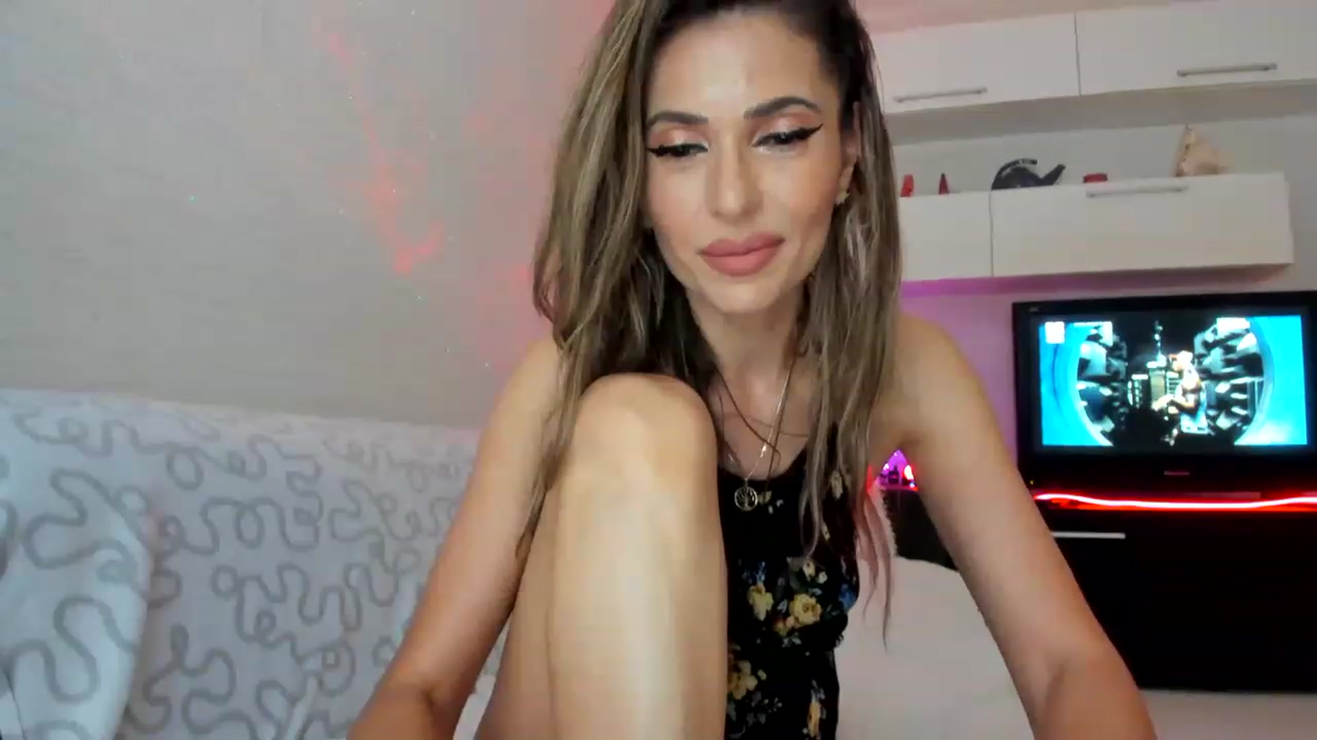 Gallery image thumbnail from SmileyTinaa's myfreecams stream on, 06/19/2023, 23:17 image 6 of 20