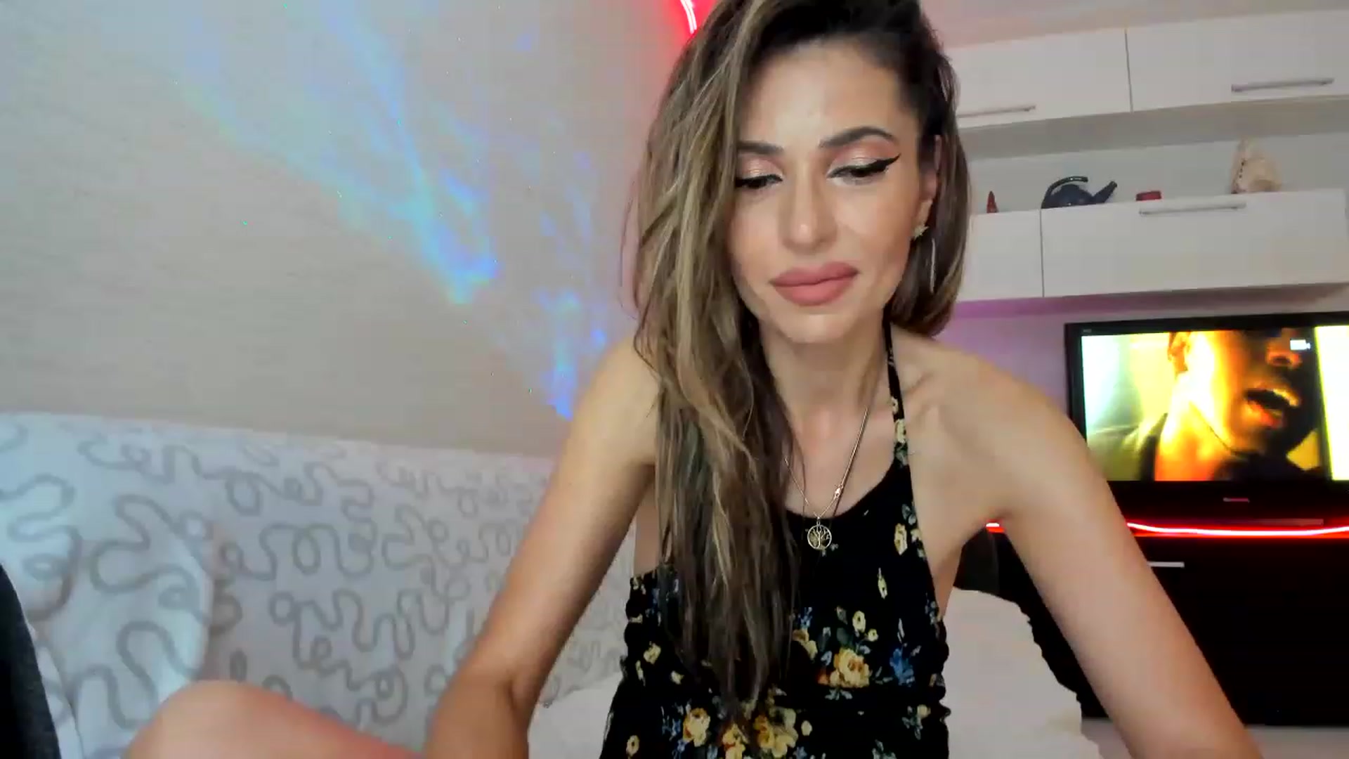 Gallery image thumbnail from SmileyTinaa's myfreecams stream on, 06/19/2023, 23:17 image 13 of 20