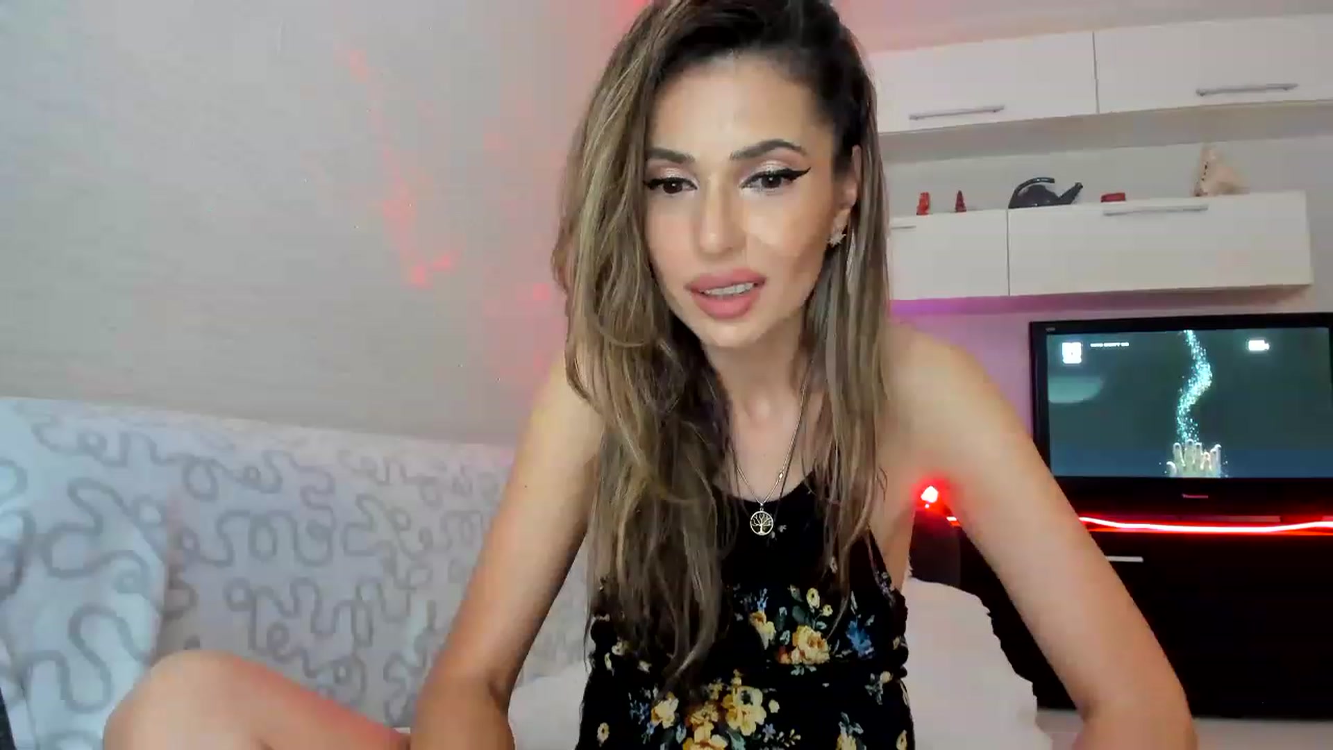 Gallery image thumbnail from SmileyTinaa's myfreecams stream on, 06/19/2023, 23:17 image 8 of 20