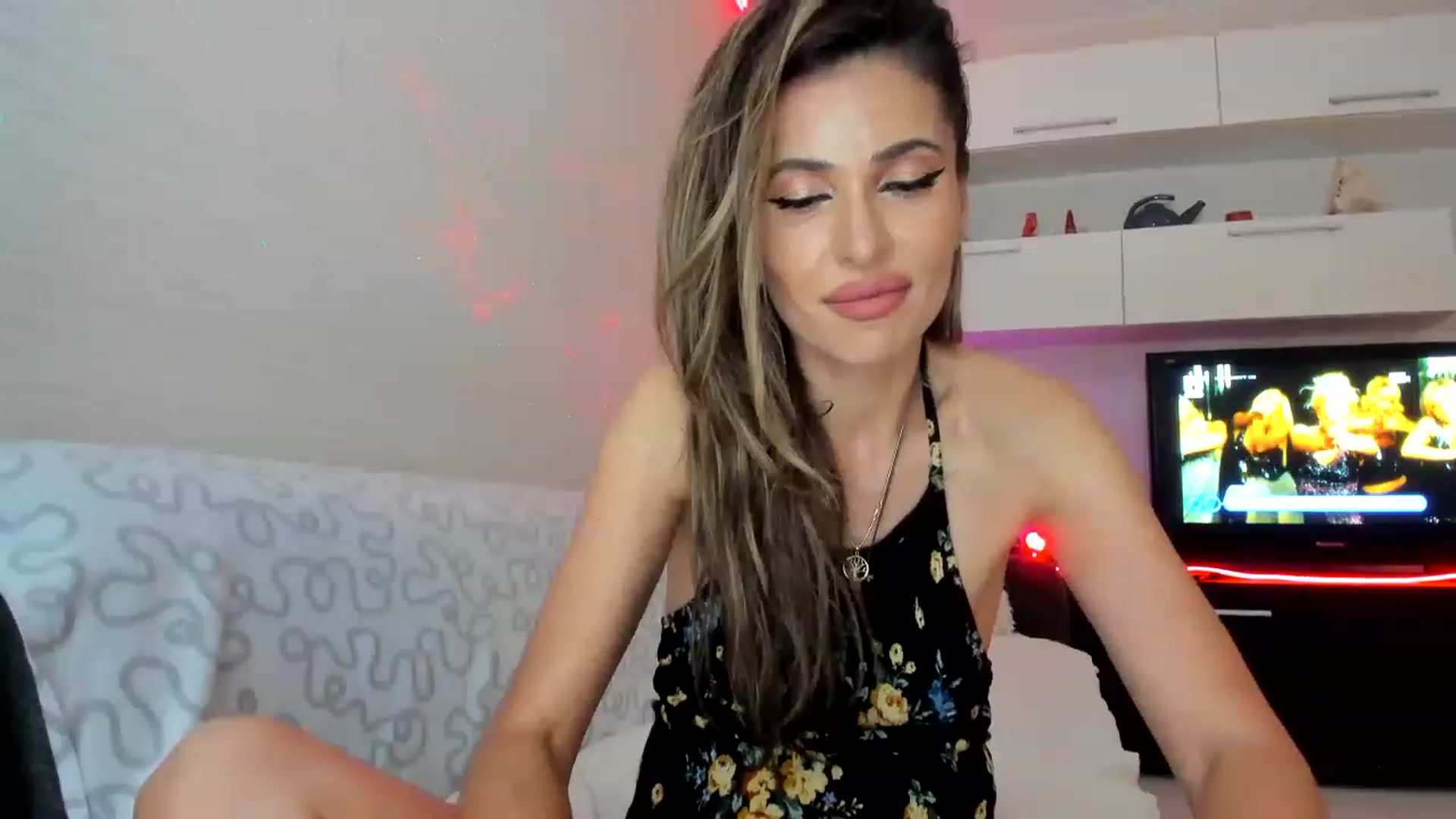 Gallery image thumbnail from SmileyTinaa's myfreecams stream on, 06/19/2023, 23:17 image 18 of 20