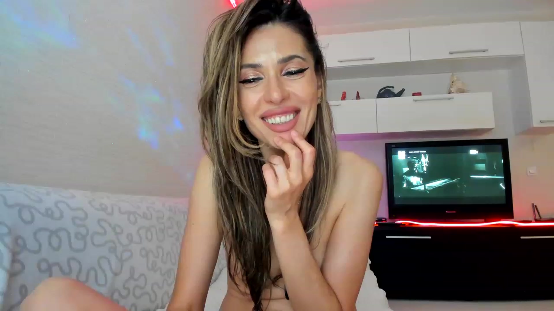Gallery image thumbnail from SmileyTinaa's myfreecams stream on, 06/20/2023, 04:35 image 9 of 20