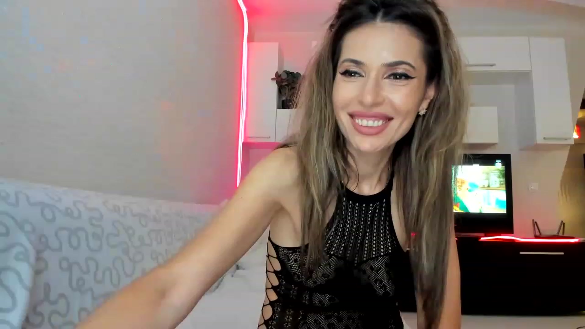 Gallery image thumbnail from SmileyTinaa's myfreecams stream on, 06/20/2023, 23:24 image 14 of 20