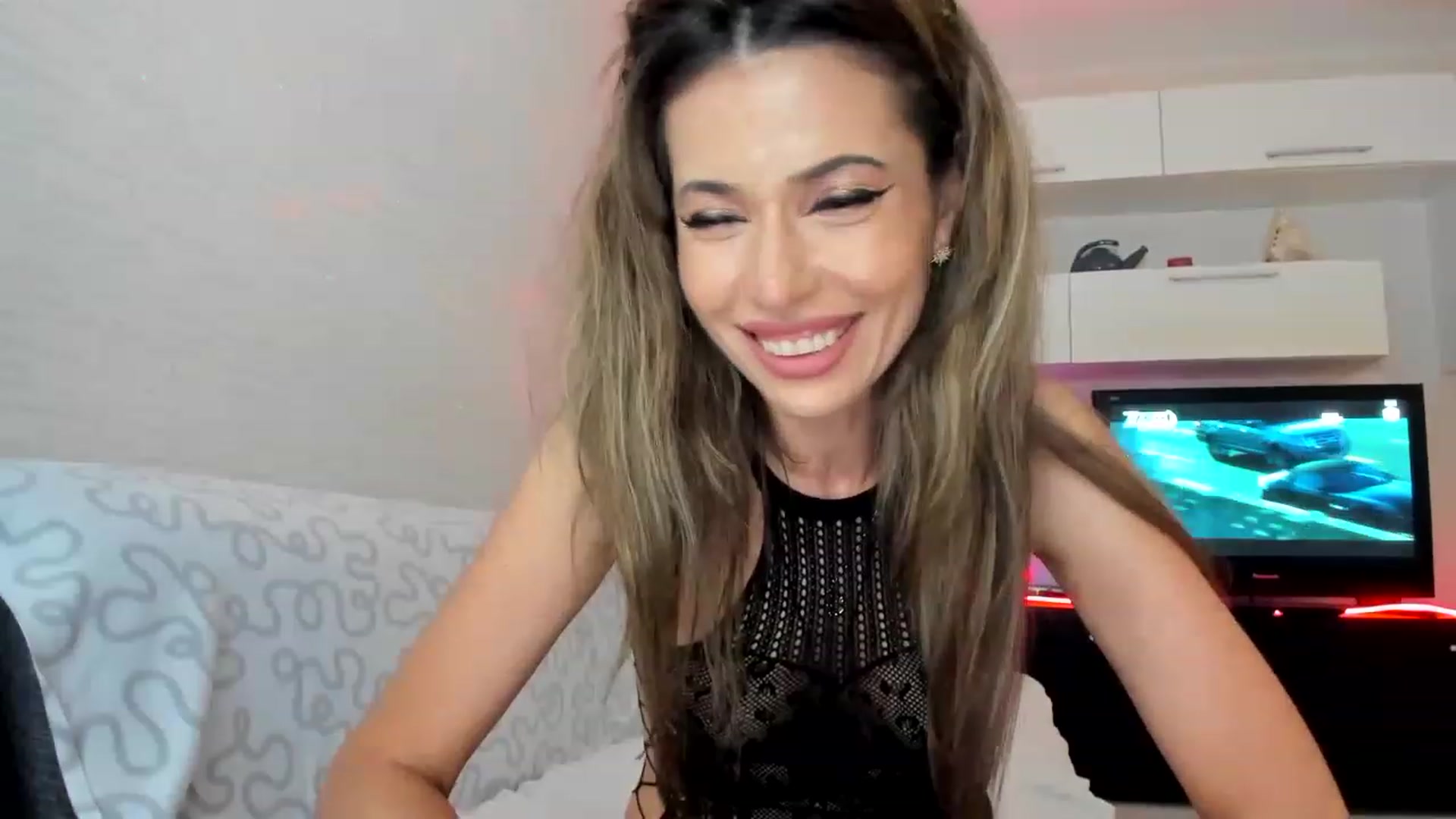 Gallery image thumbnail from SmileyTinaa's myfreecams stream on, 06/20/2023, 23:24 image 18 of 20