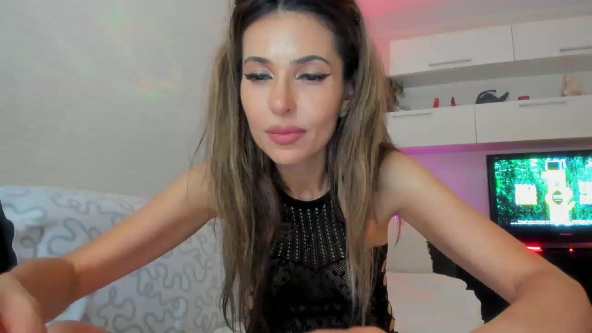 Gallery image thumbnail from SmileyTinaa's myfreecams stream on, 06/21/2023, 05:24 image 13 of 20