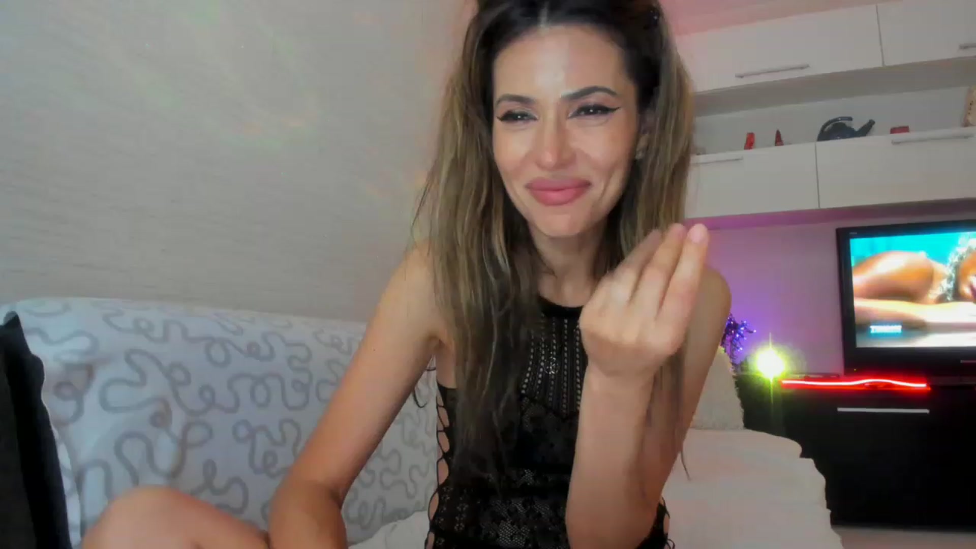 Gallery image thumbnail from SmileyTinaa's myfreecams stream on, 06/21/2023, 05:24 image 12 of 20