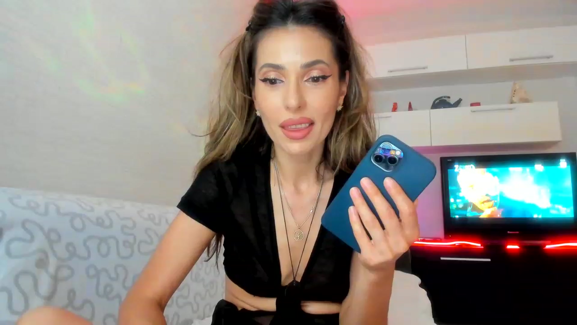 Gallery image thumbnail from SmileyTinaa's myfreecams stream on, 06/21/2023, 23:05 image 6 of 20