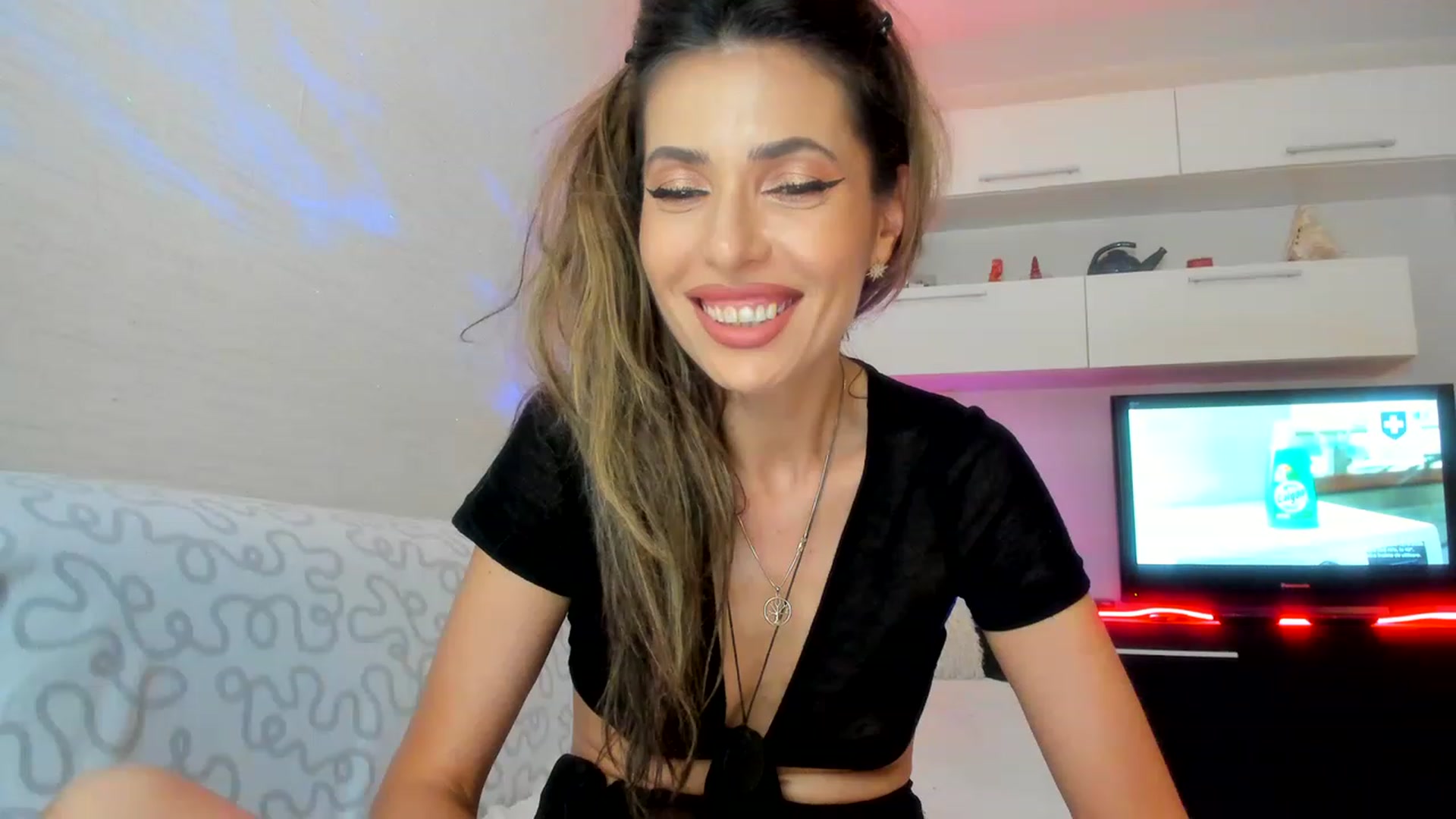 Gallery image thumbnail from SmileyTinaa's myfreecams stream on, 06/21/2023, 23:05 image 7 of 20