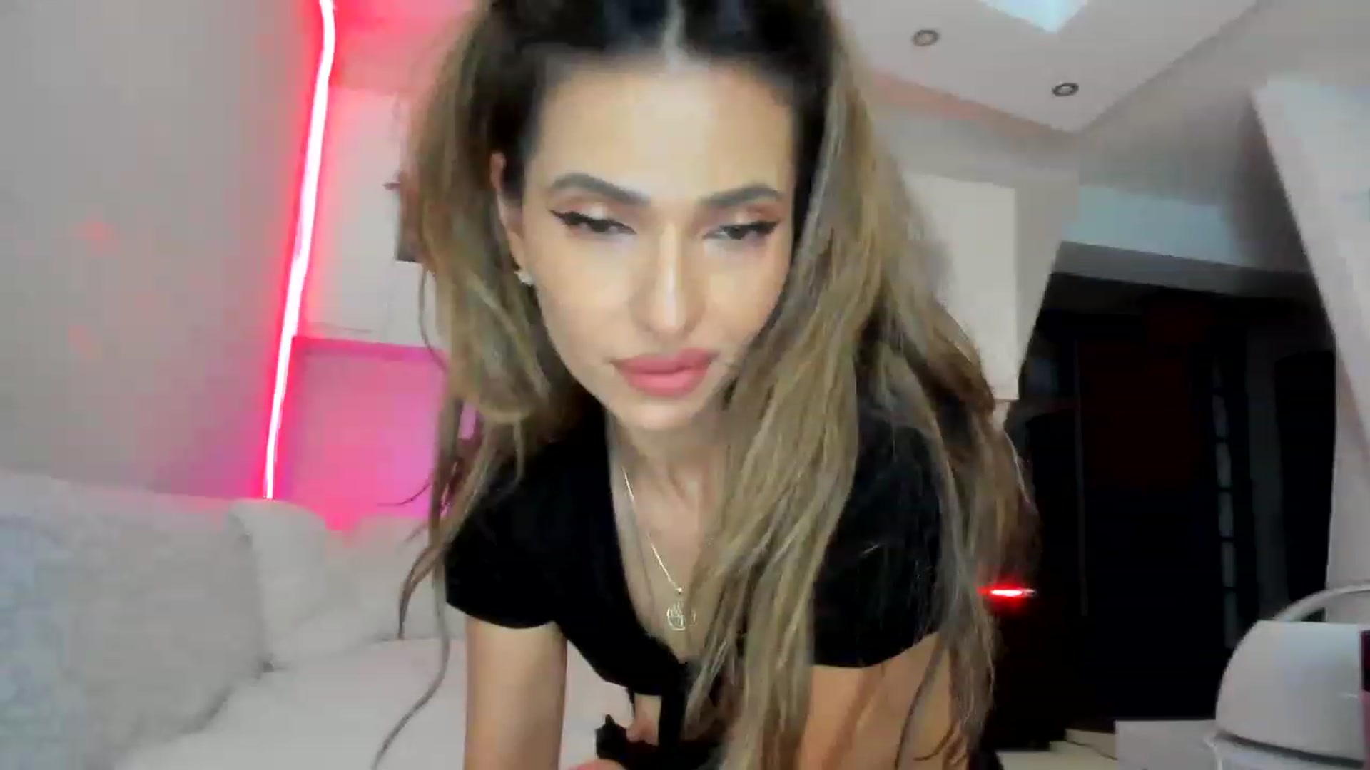 Gallery image thumbnail from SmileyTinaa's myfreecams stream on, 06/21/2023, 23:05 image 12 of 20