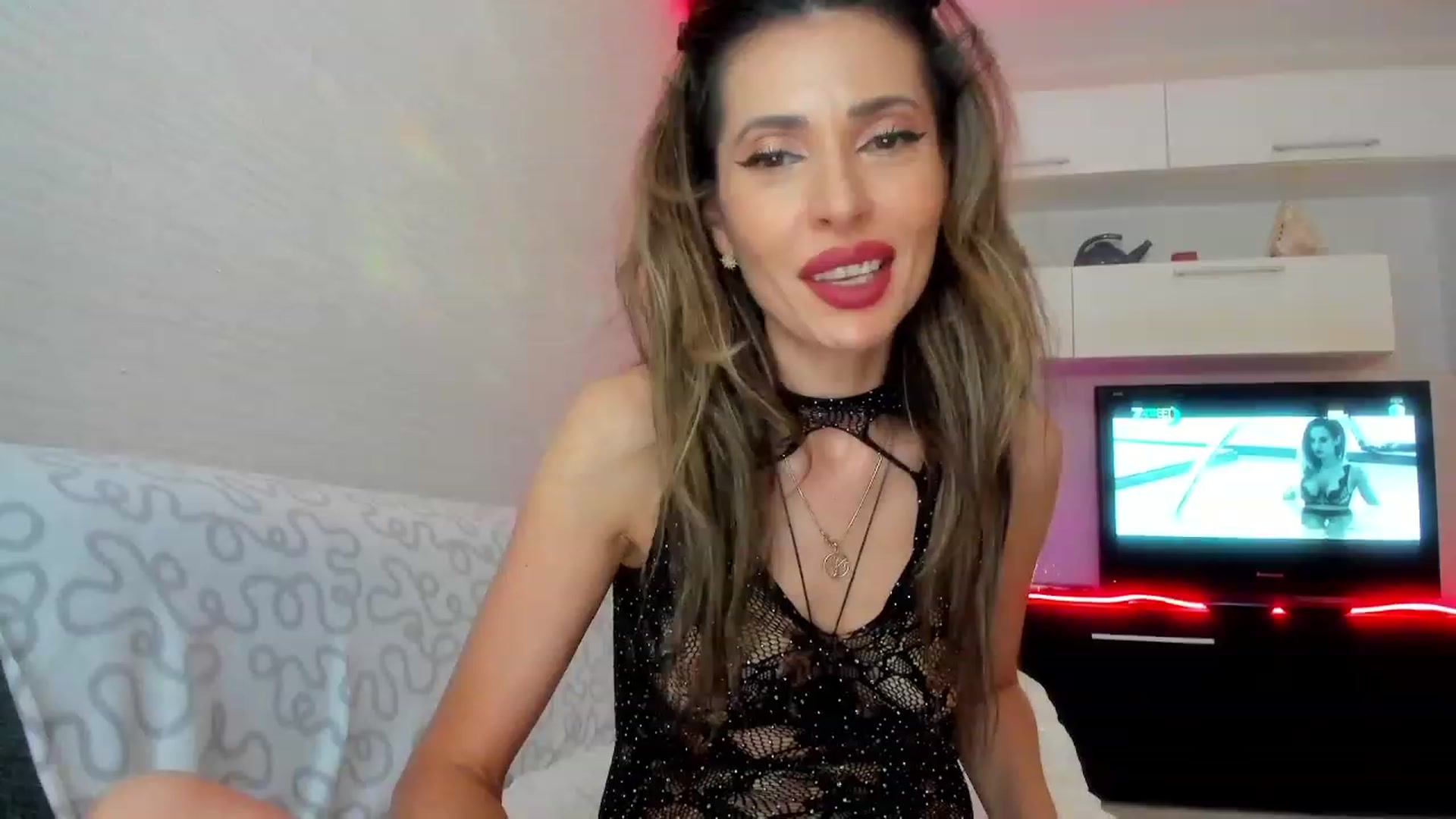Gallery image thumbnail from SmileyTinaa's myfreecams stream on, 06/22/2023, 23:17 image 8 of 20