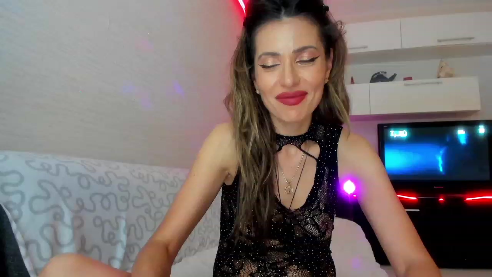 Gallery image thumbnail from SmileyTinaa's myfreecams stream on, 06/22/2023, 23:17 image 11 of 20