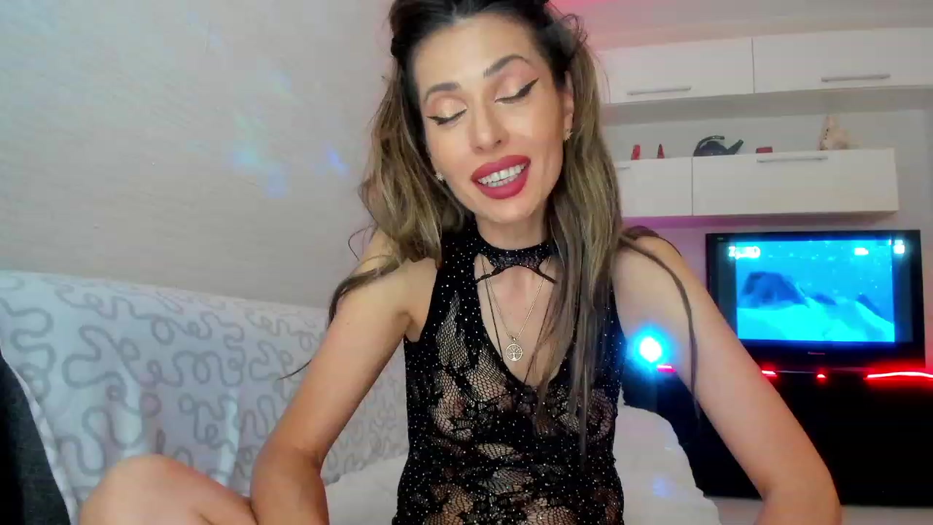 Gallery image thumbnail from SmileyTinaa's myfreecams stream on, 06/22/2023, 23:17 image 13 of 20