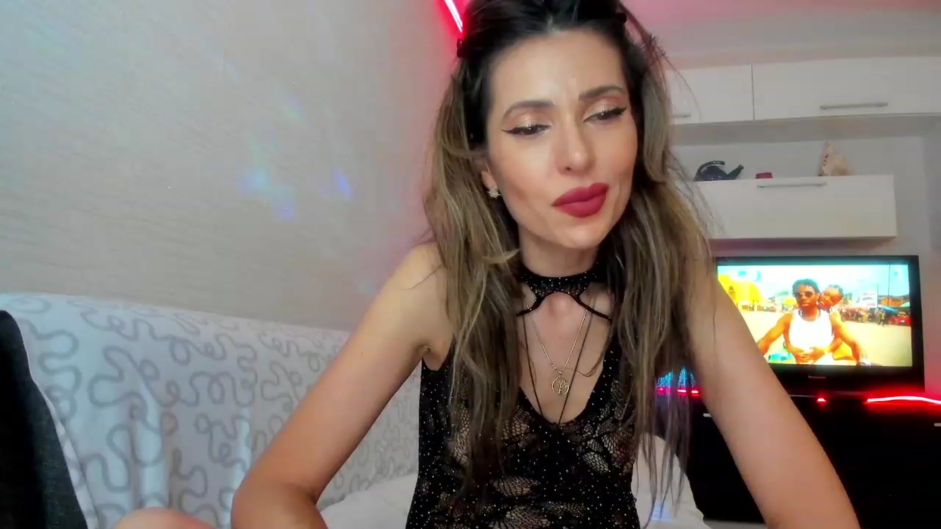 Gallery image thumbnail from SmileyTinaa's myfreecams stream on, 06/22/2023, 23:17 image 4 of 20