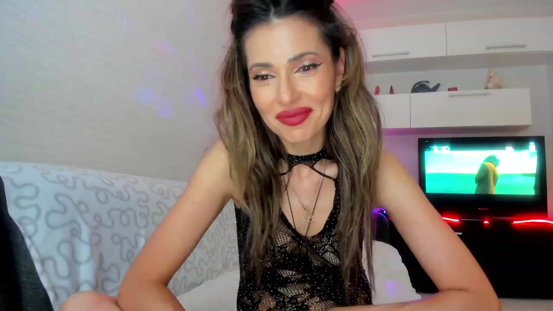 Gallery image thumbnail from SmileyTinaa's myfreecams stream on, 06/23/2023, 24:27 image 7 of 20