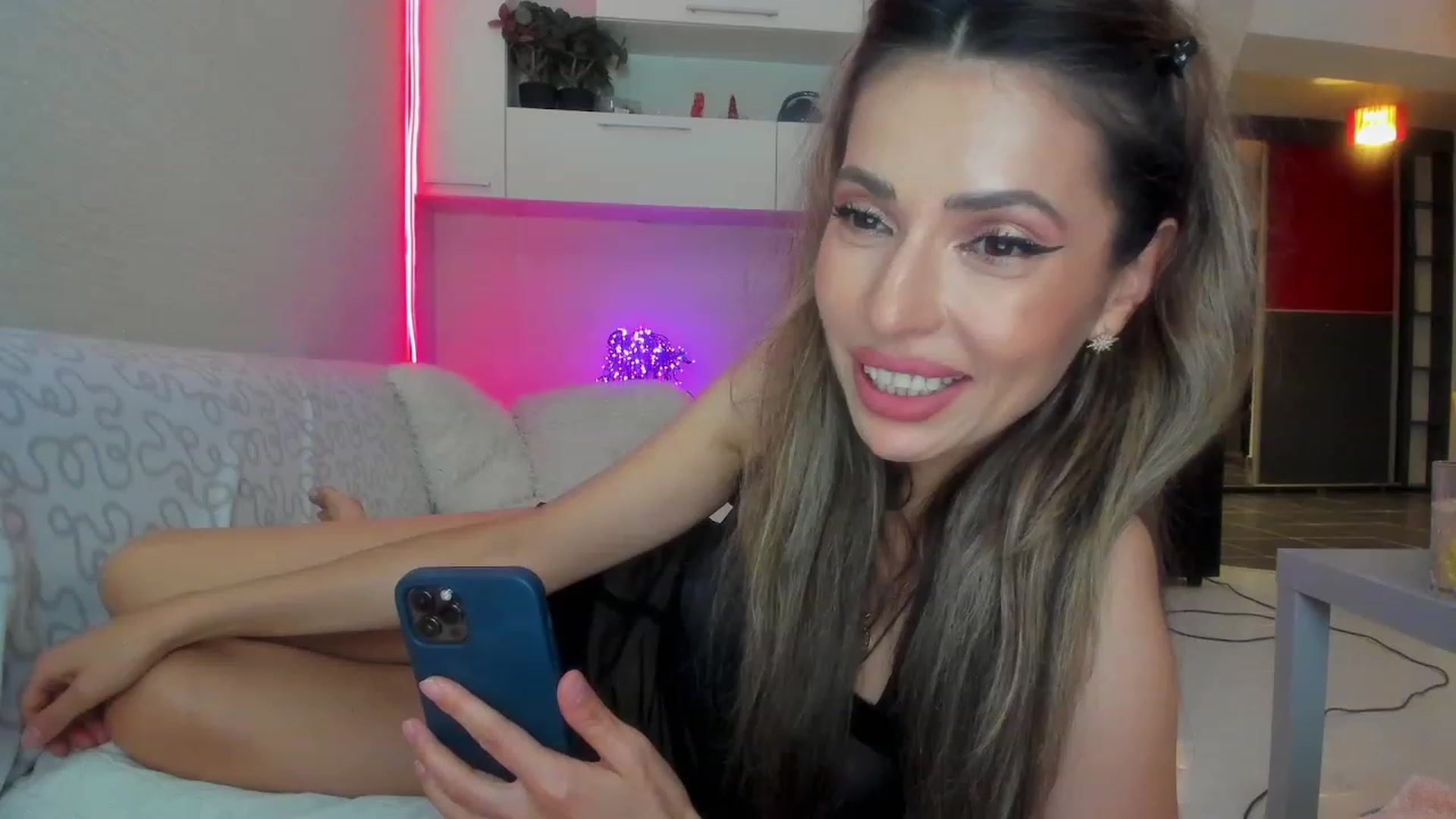 Gallery image thumbnail from SmileyTinaa's myfreecams stream on, 06/24/2023, 02:02 image 3 of 20