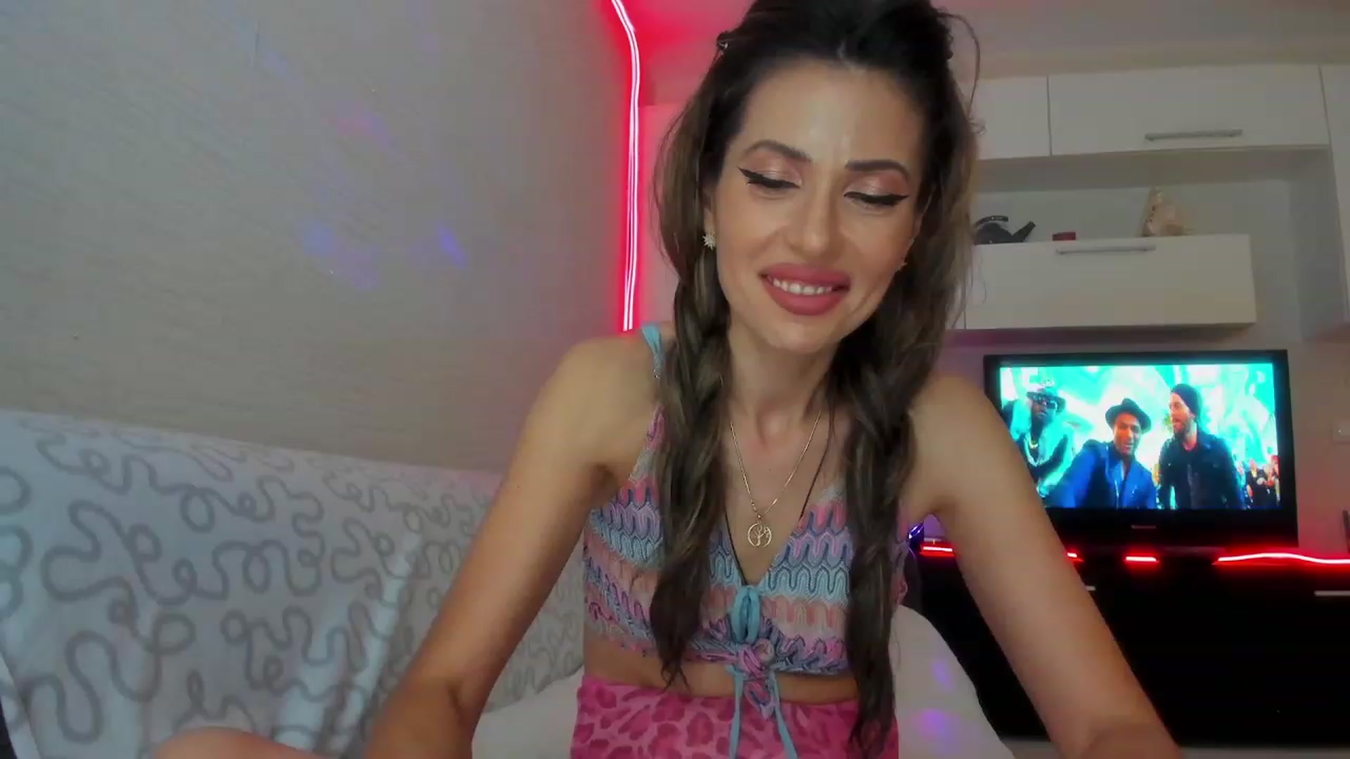 Gallery image thumbnail from SmileyTinaa's myfreecams stream on, 06/26/2023, 22:14 image 17 of 20