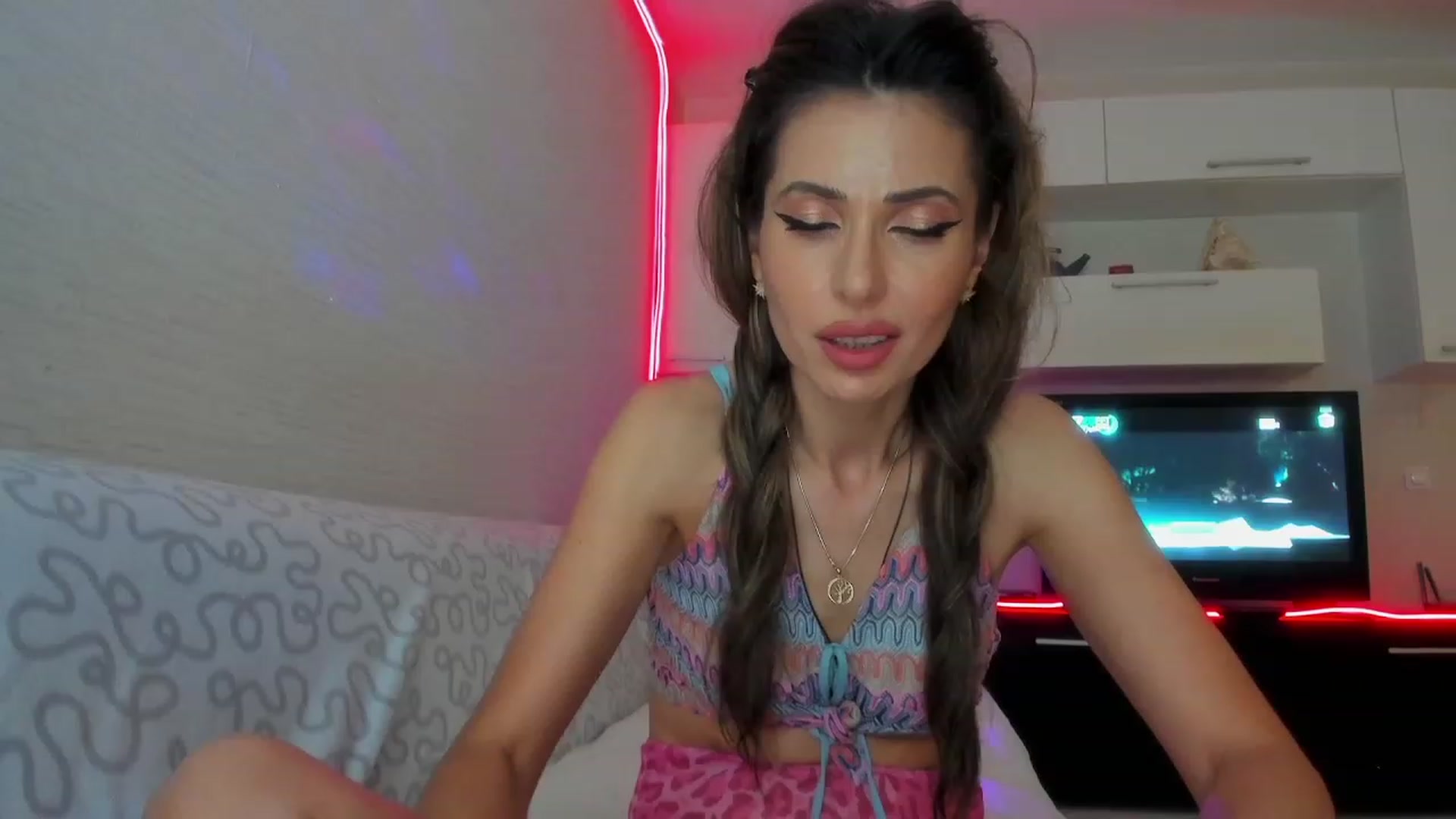 Gallery image thumbnail from SmileyTinaa's myfreecams stream on, 06/26/2023, 22:14 image 12 of 20