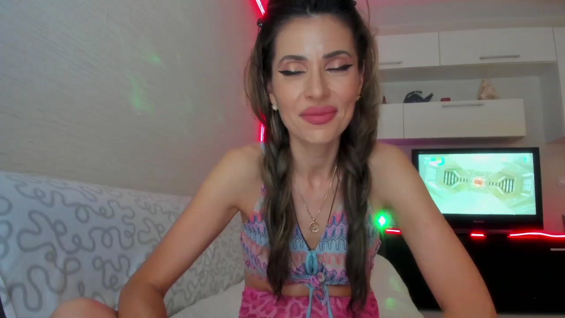 Gallery image thumbnail from SmileyTinaa's myfreecams stream on, 06/26/2023, 22:14 image 16 of 20