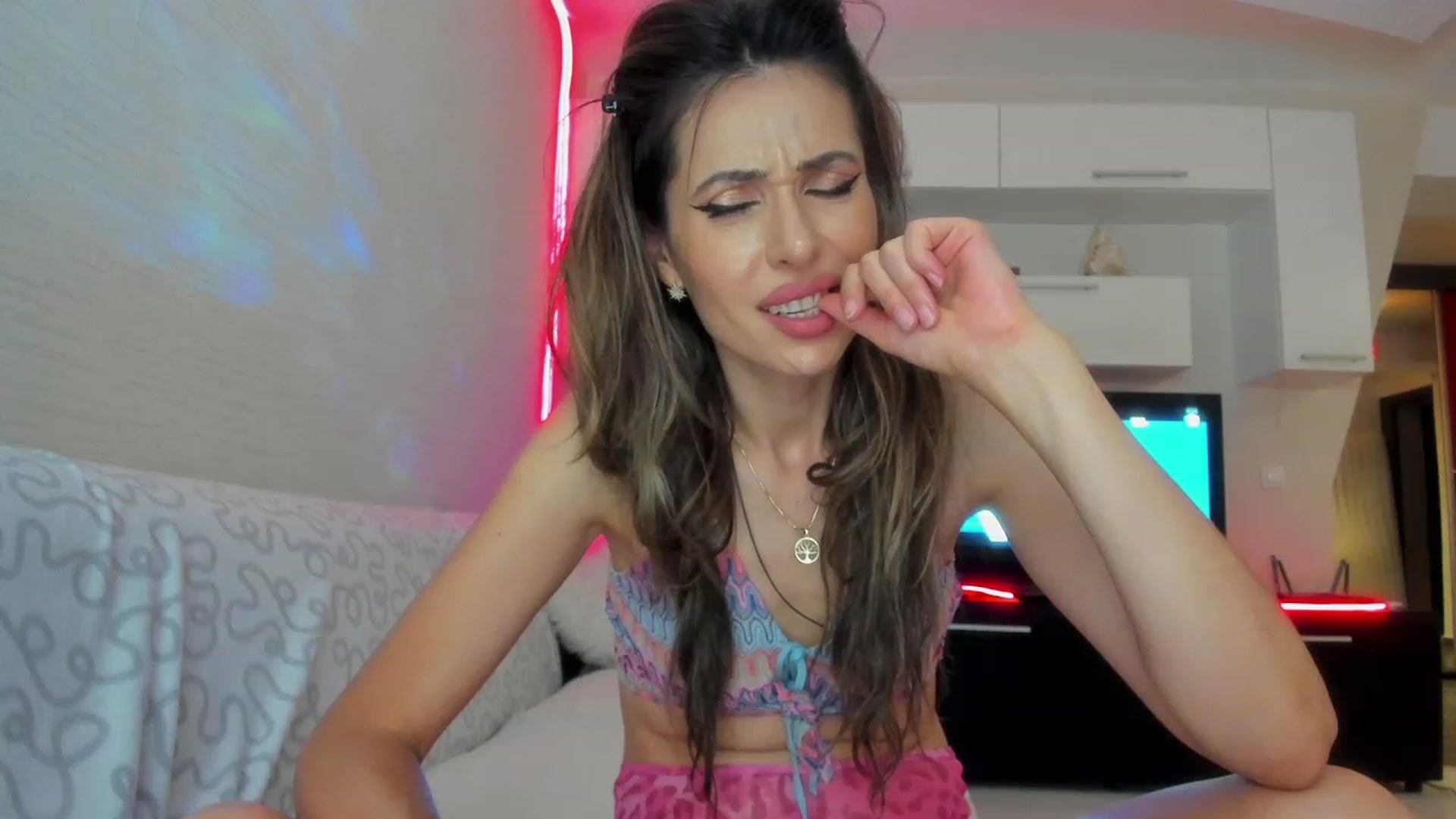 Gallery image thumbnail from SmileyTinaa's myfreecams stream on, 06/27/2023, 01:26 image 2 of 20