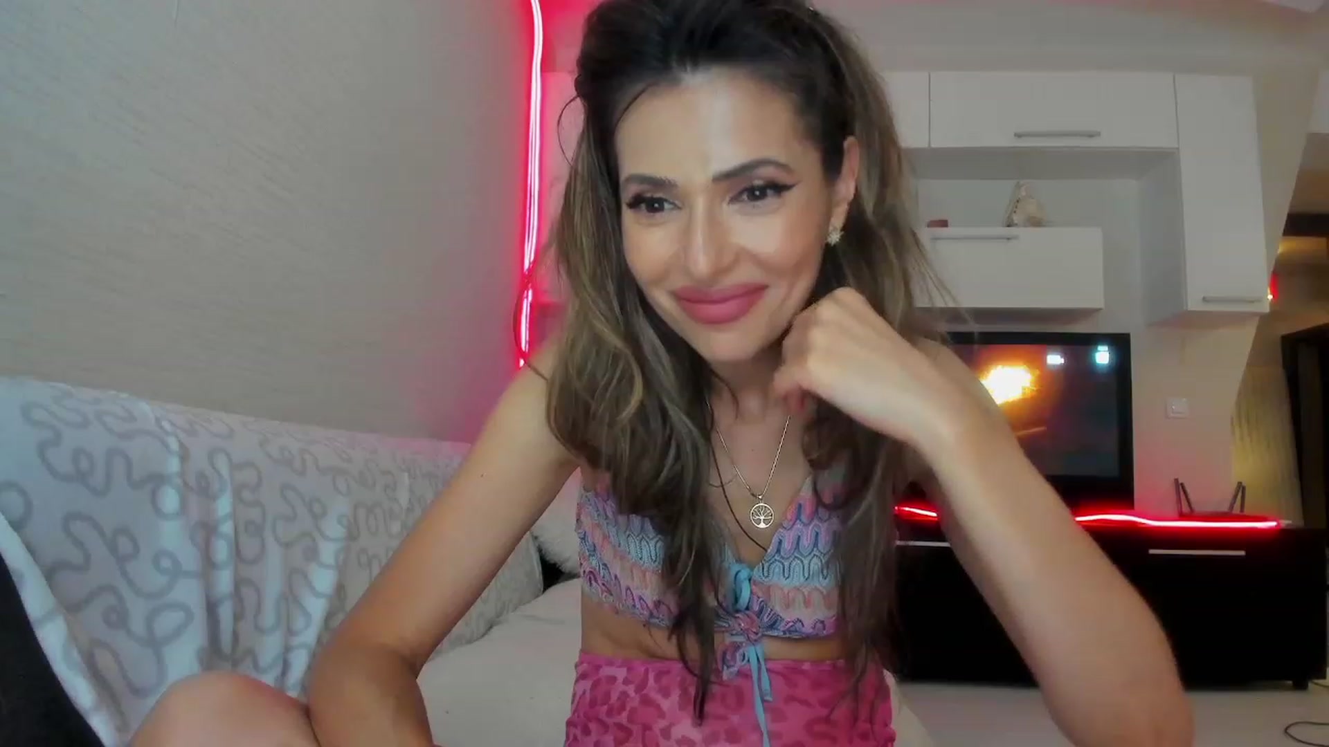 Gallery image thumbnail from SmileyTinaa's myfreecams stream on, 06/27/2023, 01:26 image 10 of 20