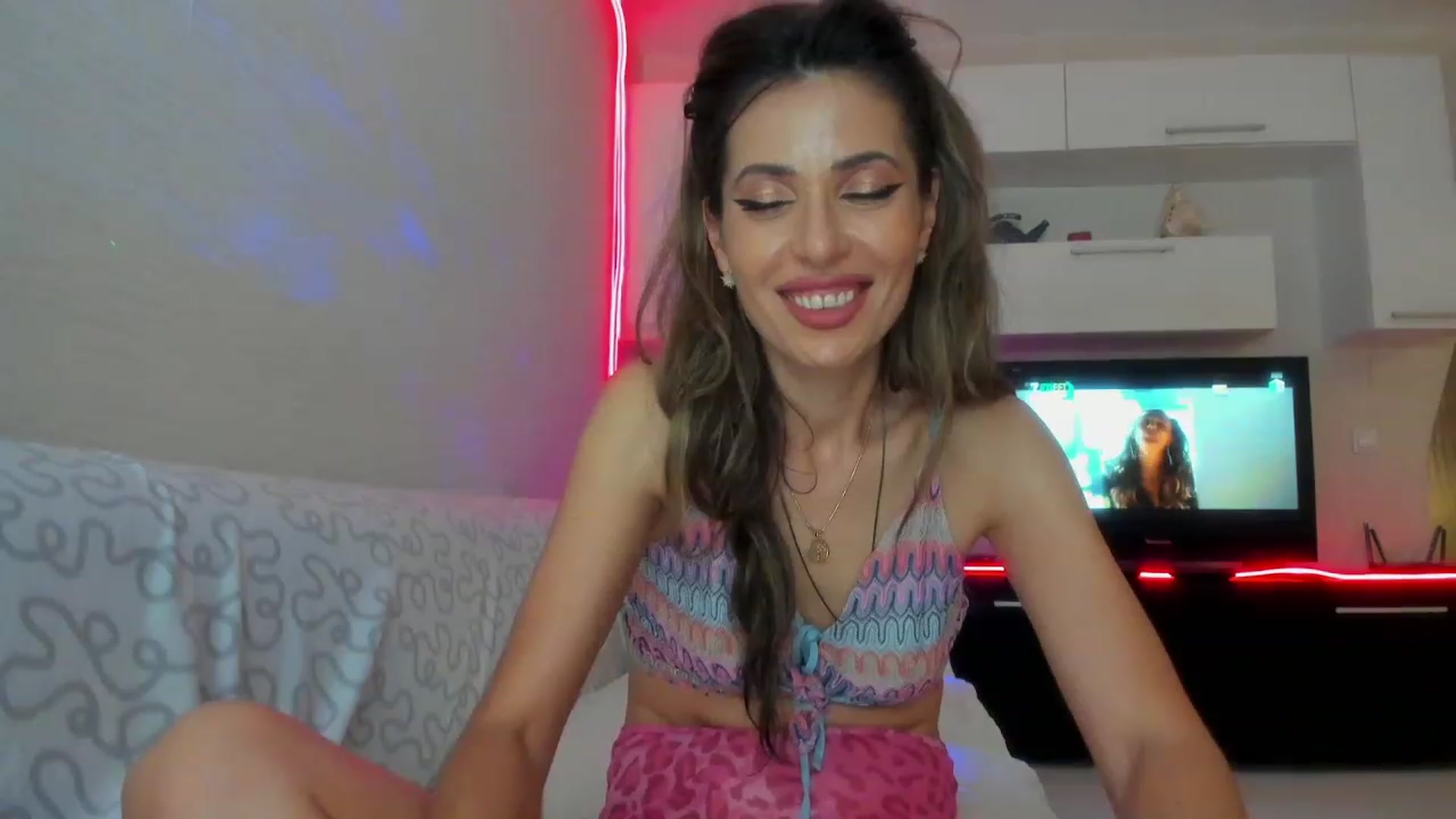 Gallery image thumbnail from SmileyTinaa's myfreecams stream on, 06/27/2023, 01:26 image 6 of 20