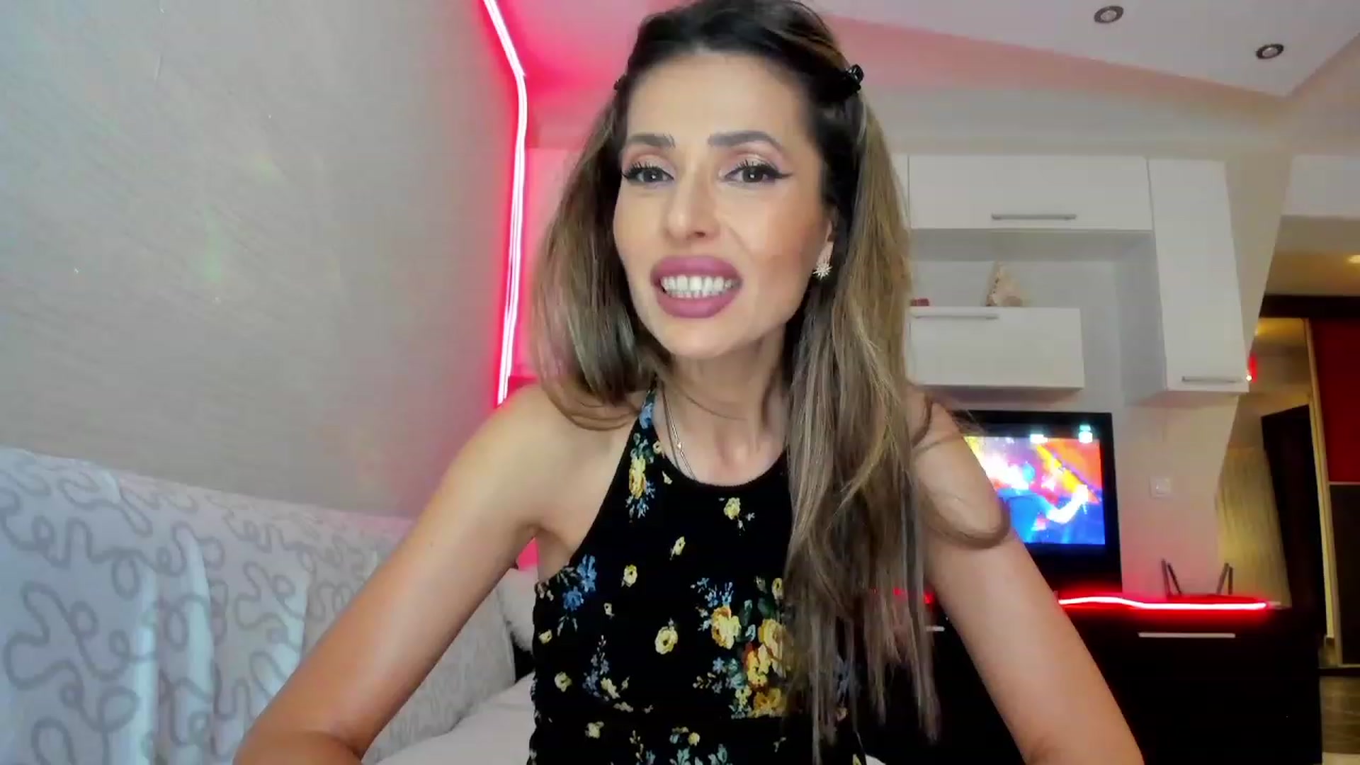 Gallery image thumbnail from SmileyTinaa's myfreecams stream on, 06/27/2023, 22:05 image 3 of 20