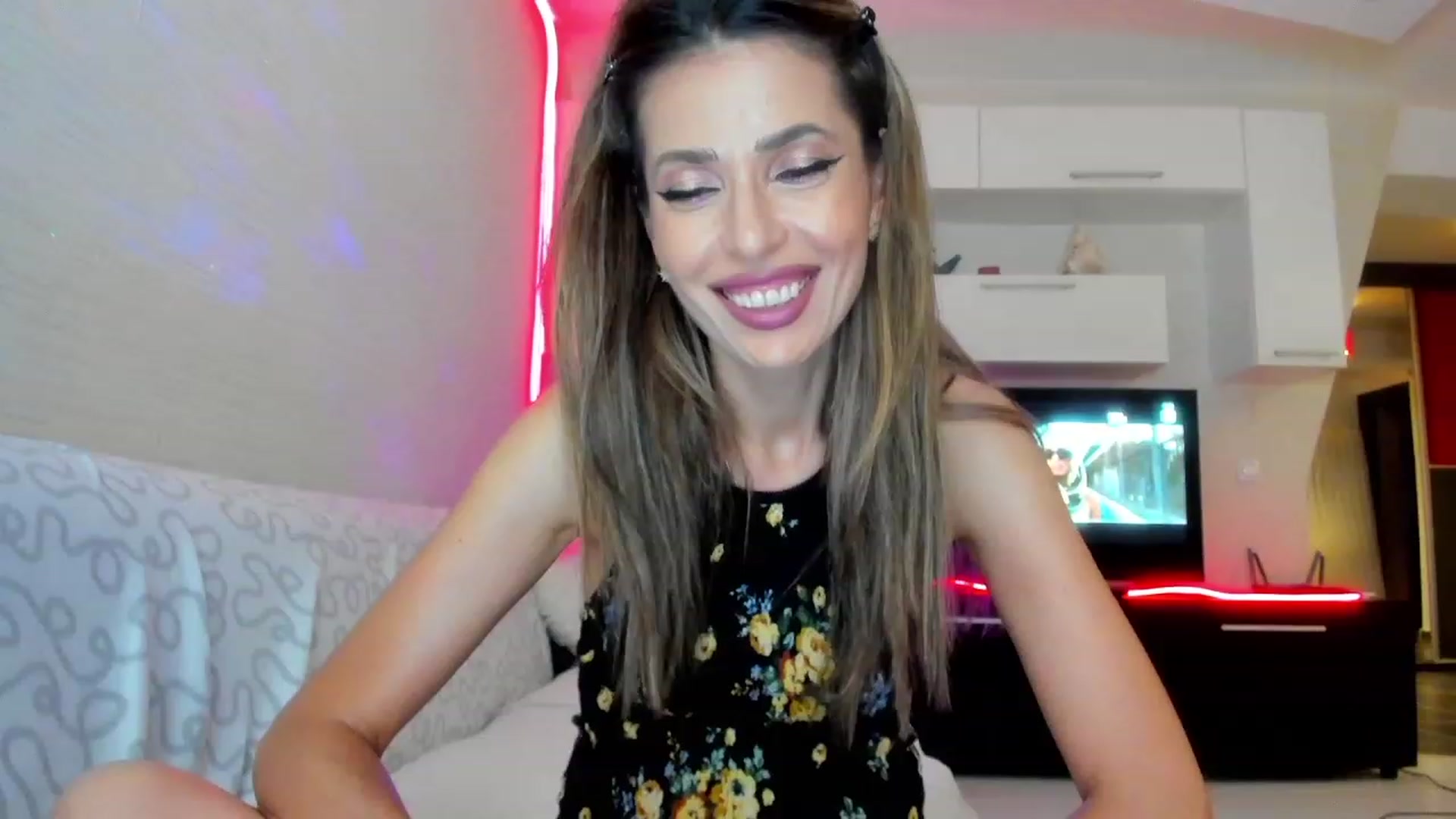 Gallery image thumbnail from SmileyTinaa's myfreecams stream on, 06/27/2023, 22:05 image 20 of 20