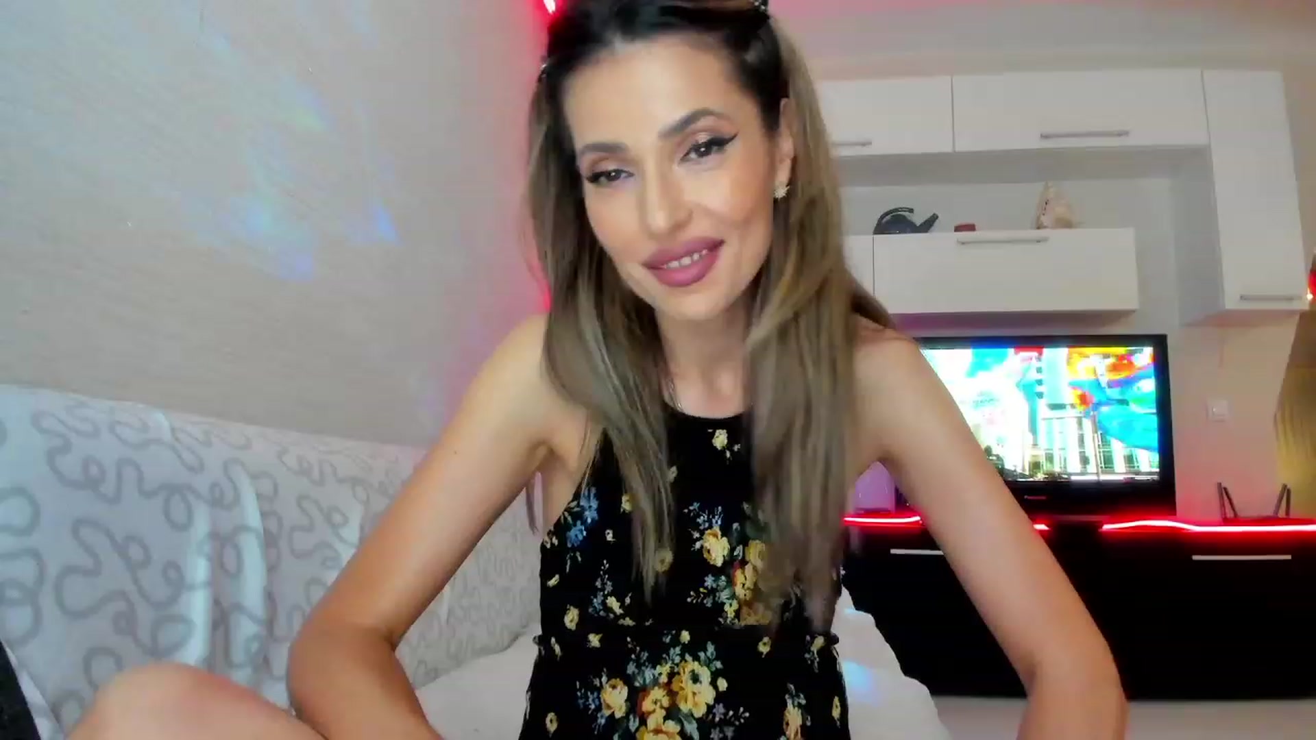 Gallery image thumbnail from SmileyTinaa's myfreecams stream on, 06/27/2023, 22:05 image 11 of 20