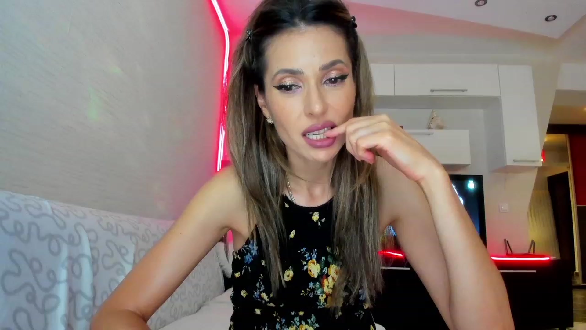 Gallery image thumbnail from SmileyTinaa's myfreecams stream on, 06/27/2023, 22:05 image 5 of 20