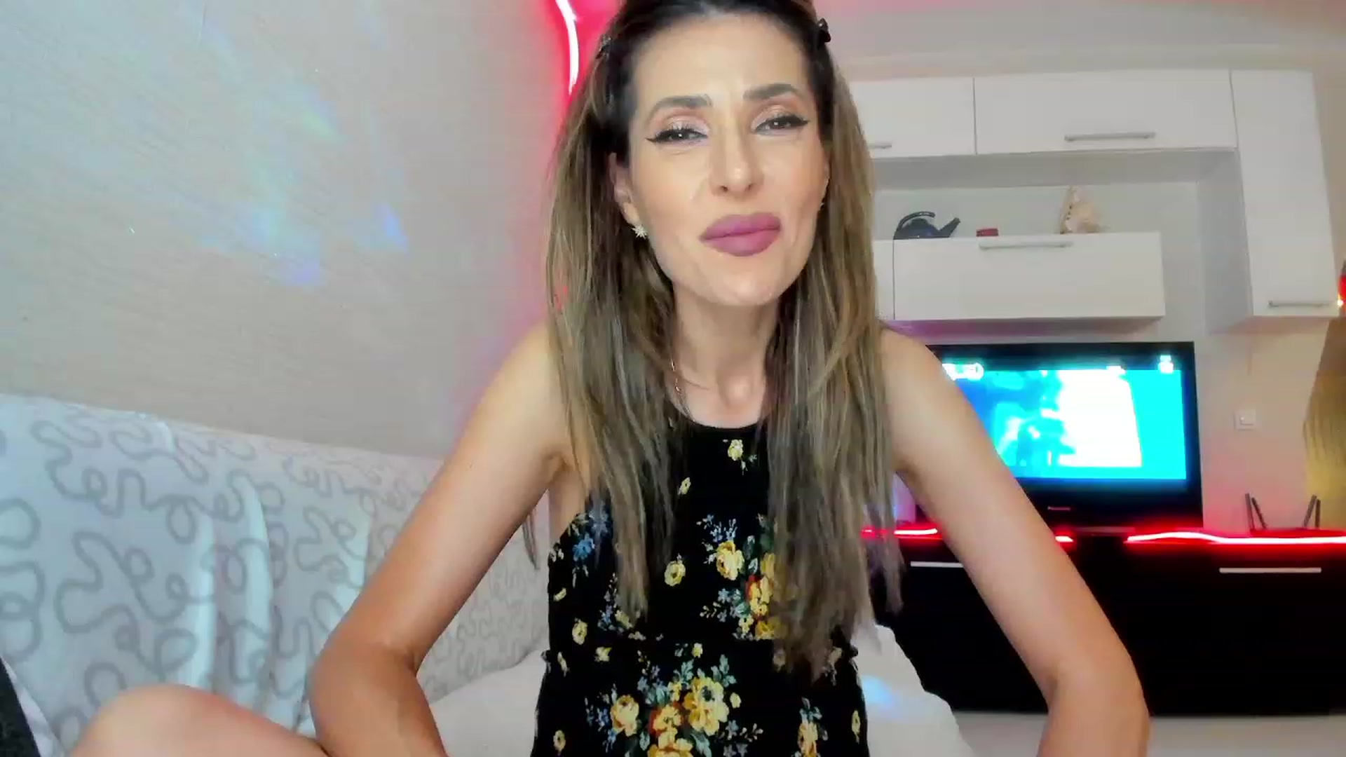 Gallery image thumbnail from SmileyTinaa's myfreecams stream on, 06/27/2023, 22:05 image 13 of 20