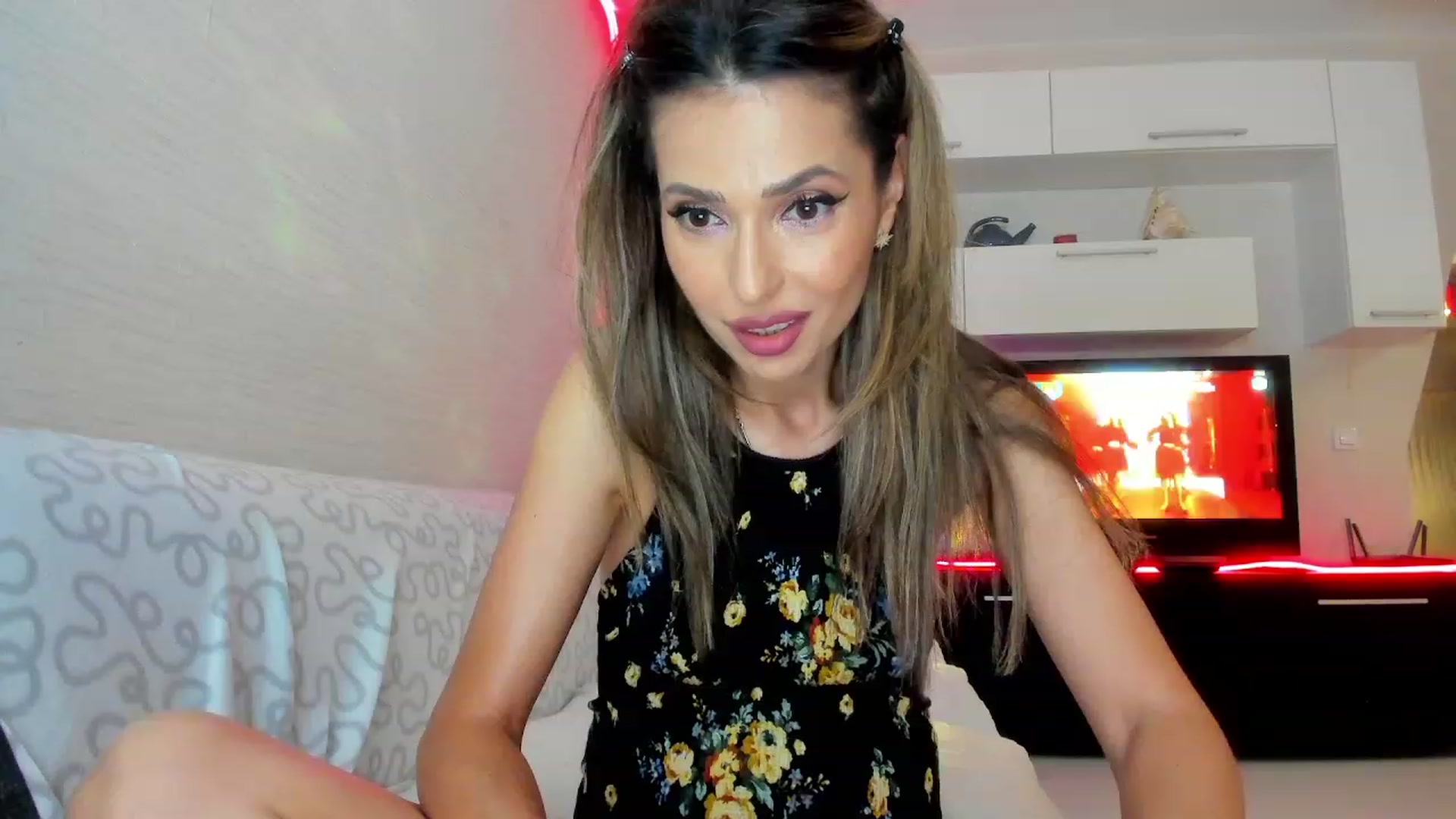 Gallery image thumbnail from SmileyTinaa's myfreecams stream on, 06/27/2023, 22:05 image 8 of 20