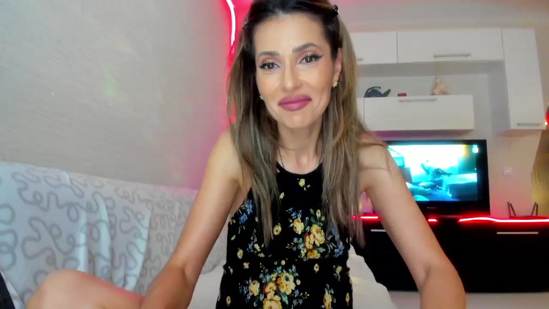Gallery image thumbnail from SmileyTinaa's myfreecams stream on, 06/27/2023, 22:05 image 7 of 20
