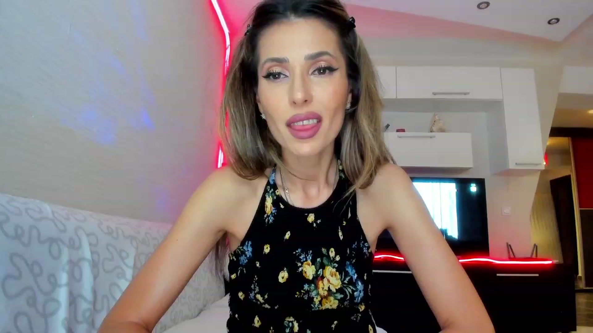 Gallery image thumbnail from SmileyTinaa's myfreecams stream on, 06/27/2023, 22:05 image 2 of 20