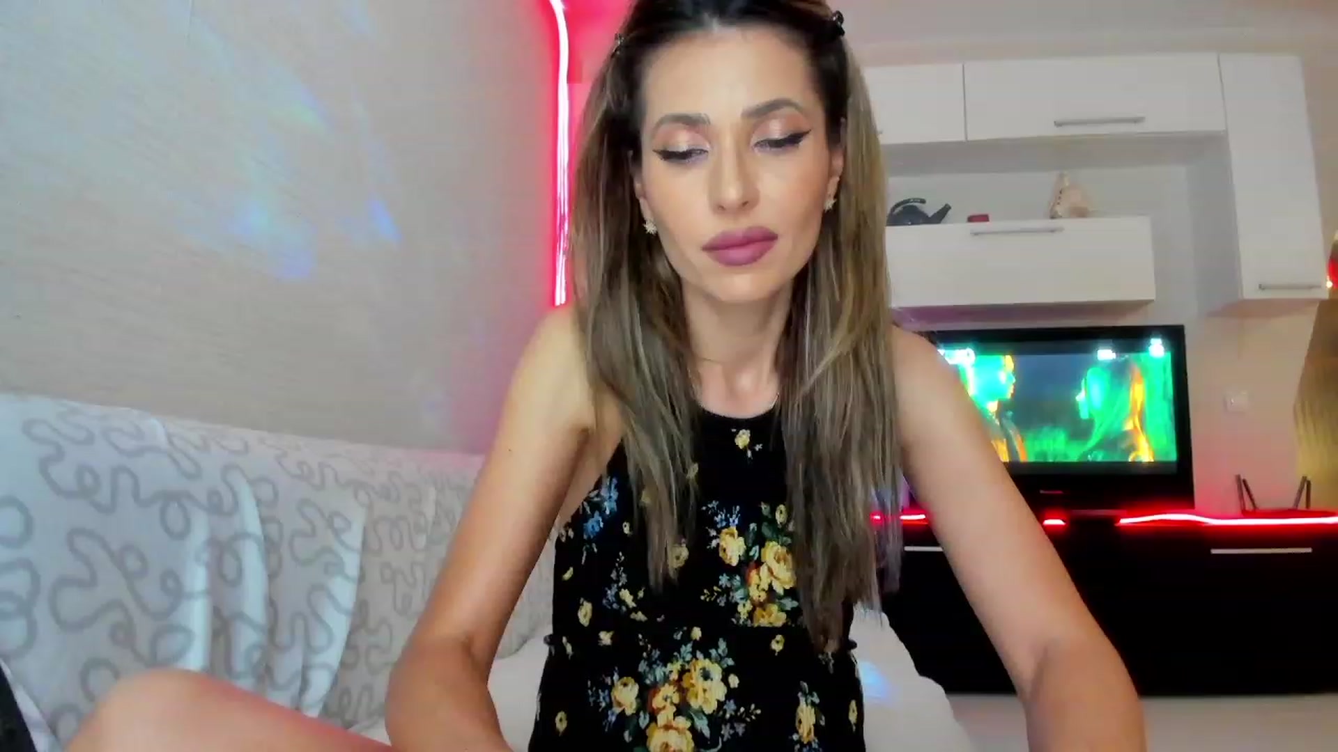 Gallery image thumbnail from SmileyTinaa's myfreecams stream on, 06/27/2023, 22:05 image 12 of 20