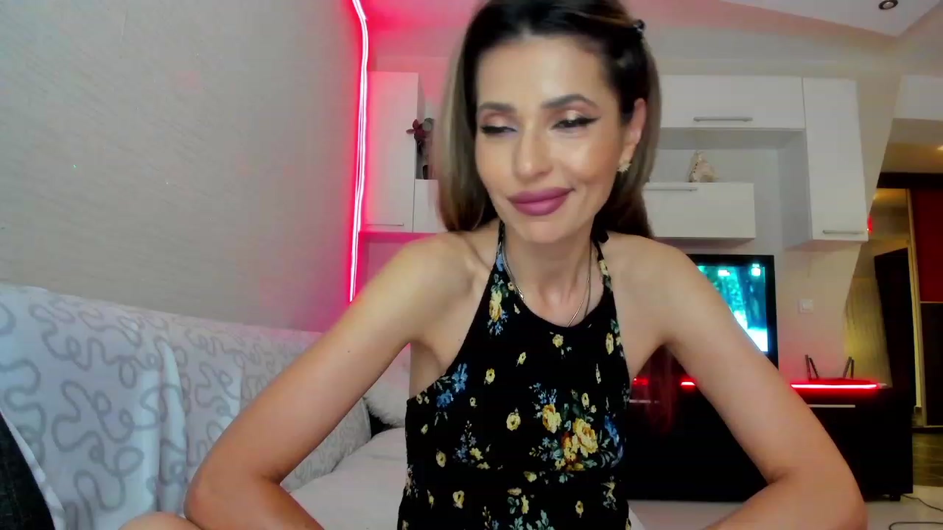 Gallery image thumbnail from SmileyTinaa's myfreecams stream on, 06/28/2023, 24:07 image 14 of 20