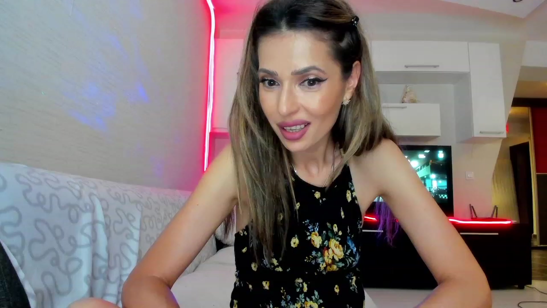 Gallery image thumbnail from SmileyTinaa's myfreecams stream on, 06/28/2023, 24:07 image 15 of 20